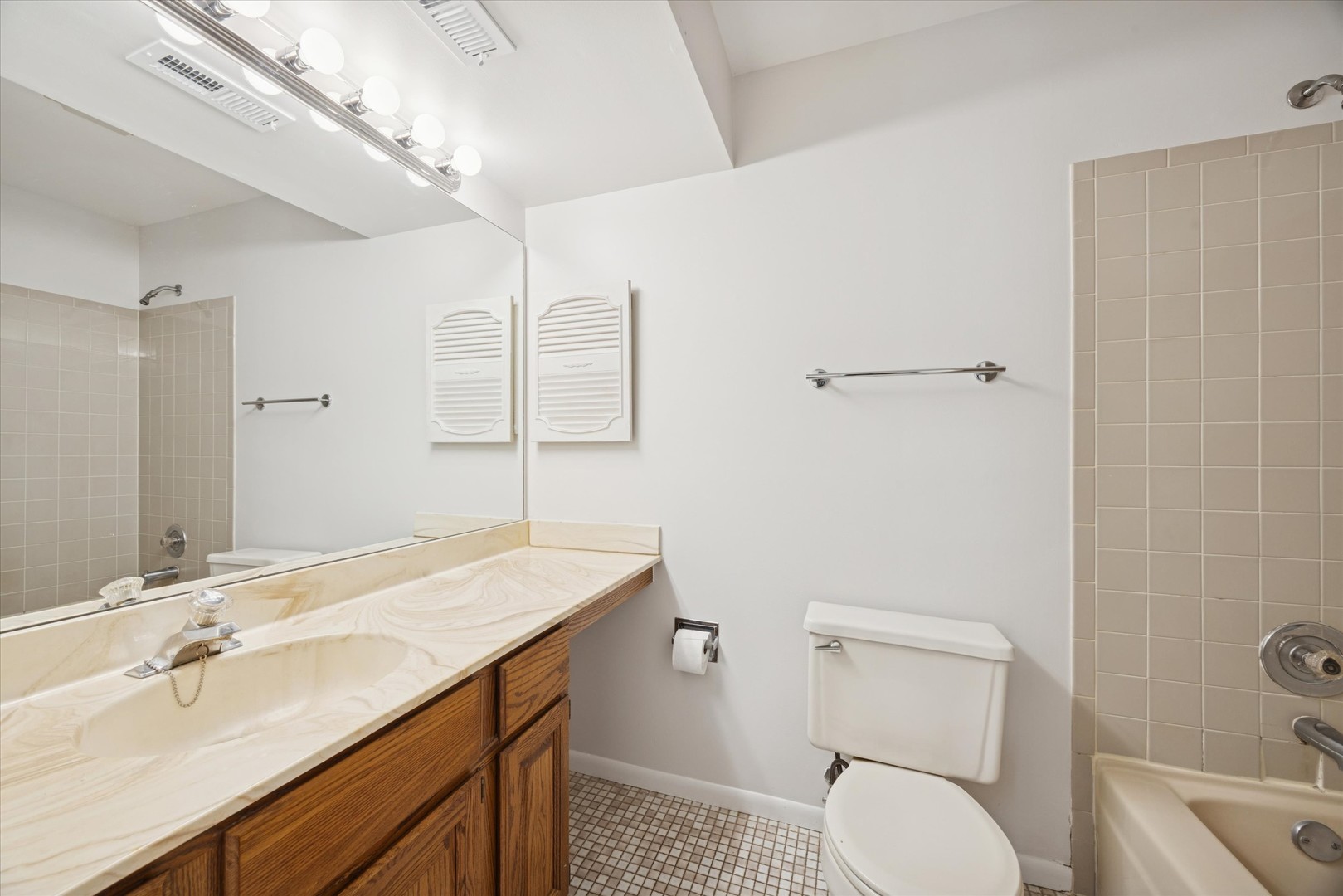 8032 Wildwood Lane, Darien, IL 60561