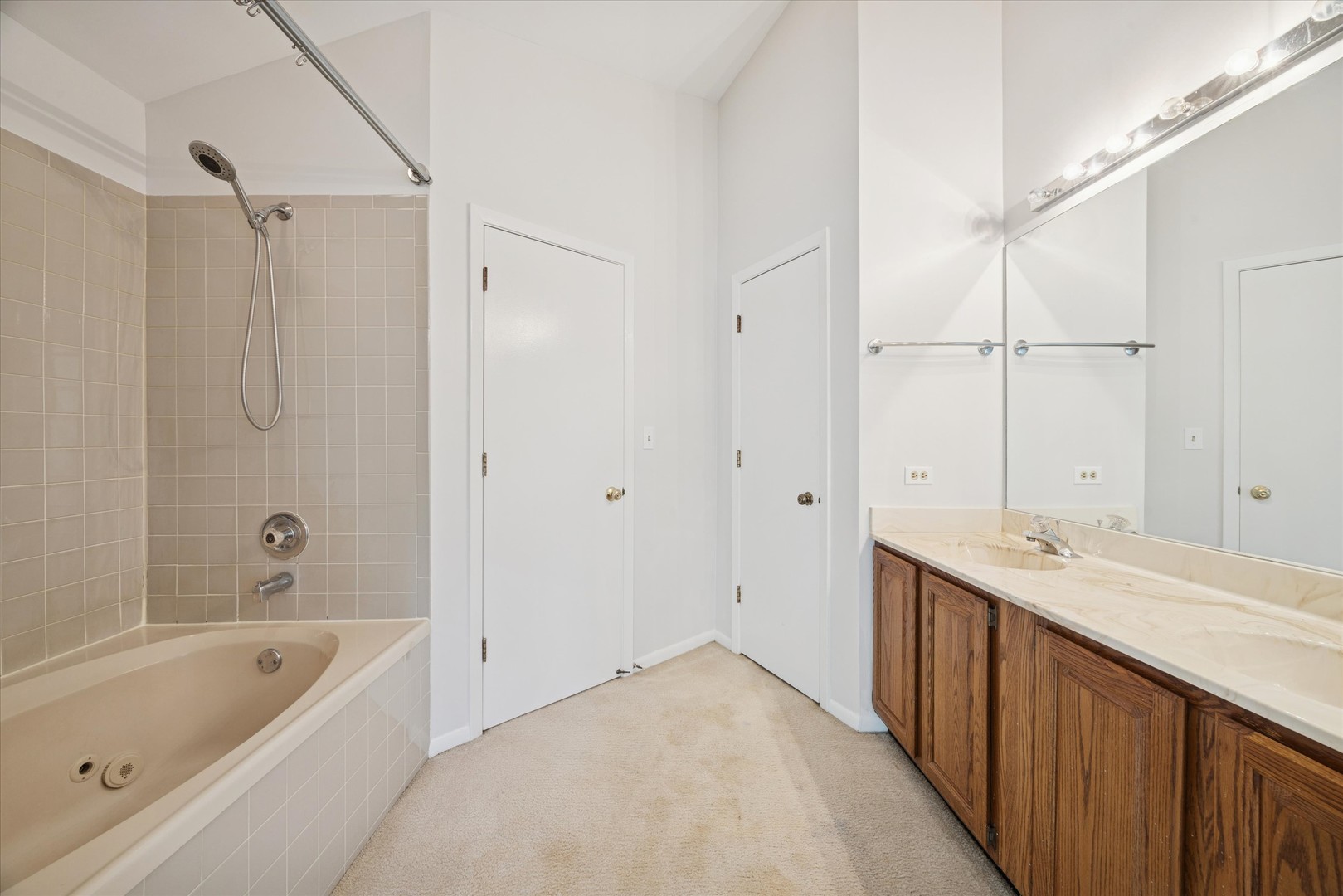 8032 Wildwood Lane, Darien, IL 60561