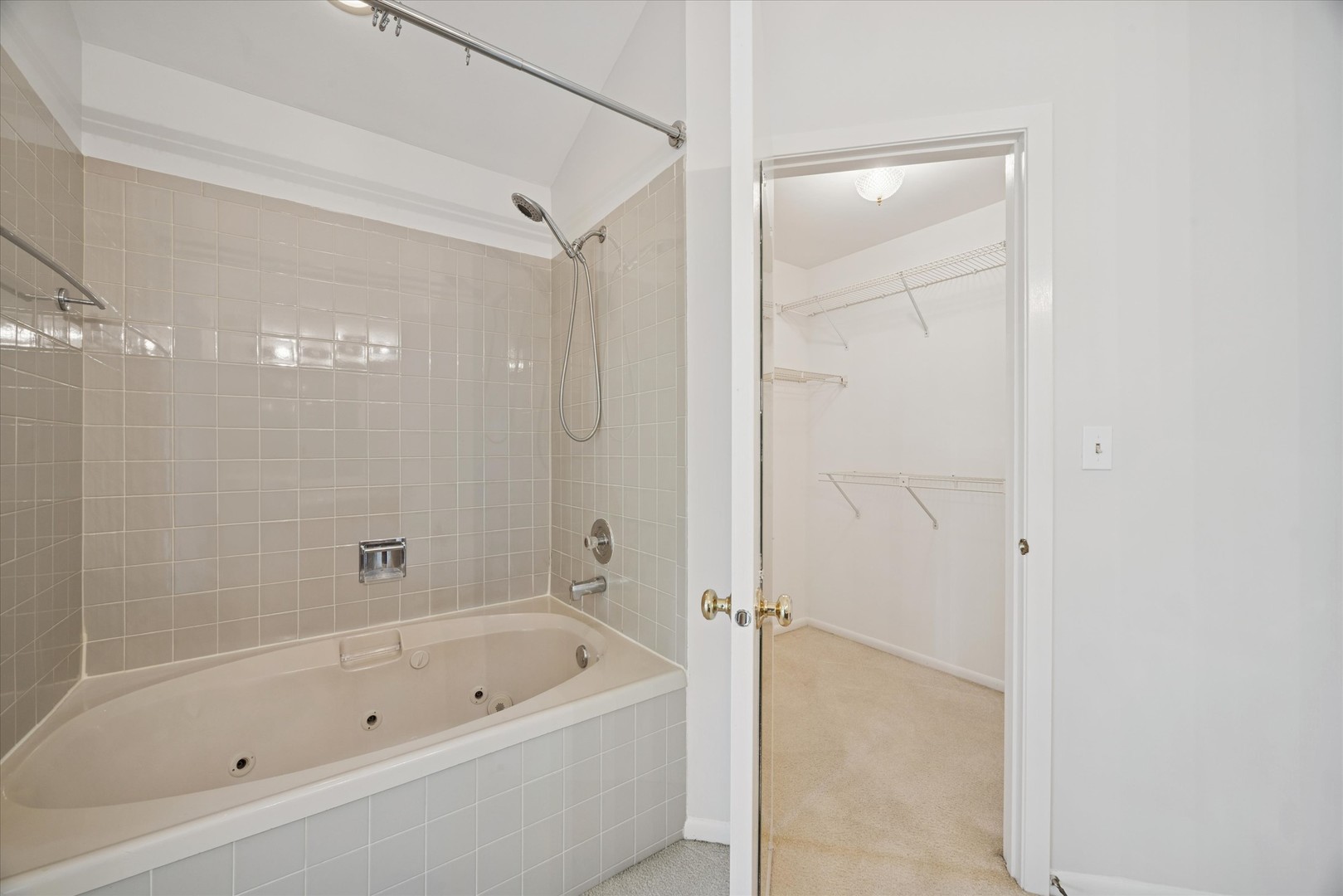 8032 Wildwood Lane, Darien, IL 60561