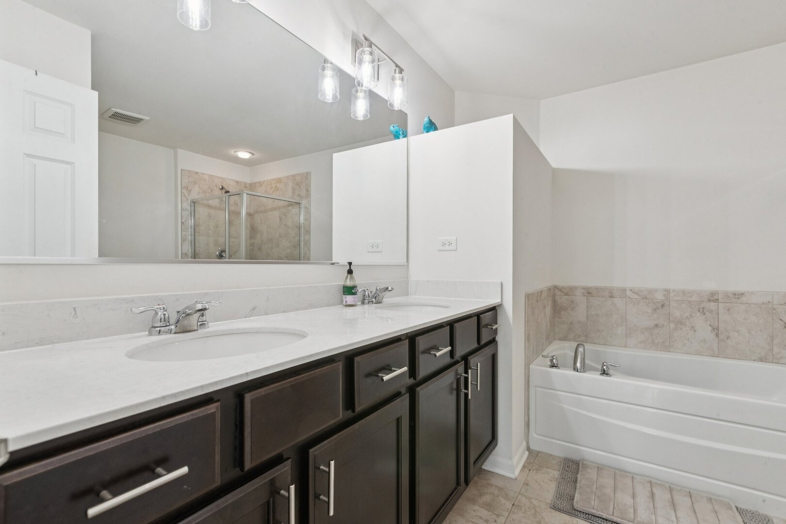 1911 Continental Avenue, Naperville, IL 60563
