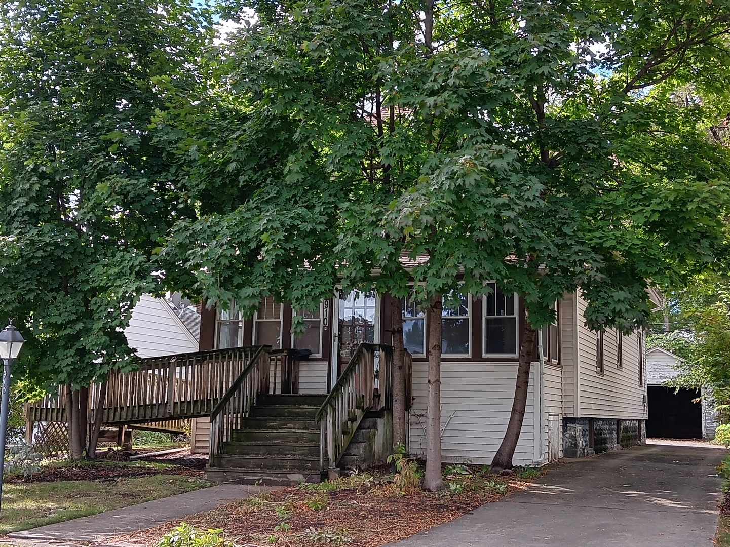 910 N Chestnut Avenue, Arlington Heights, IL 60004