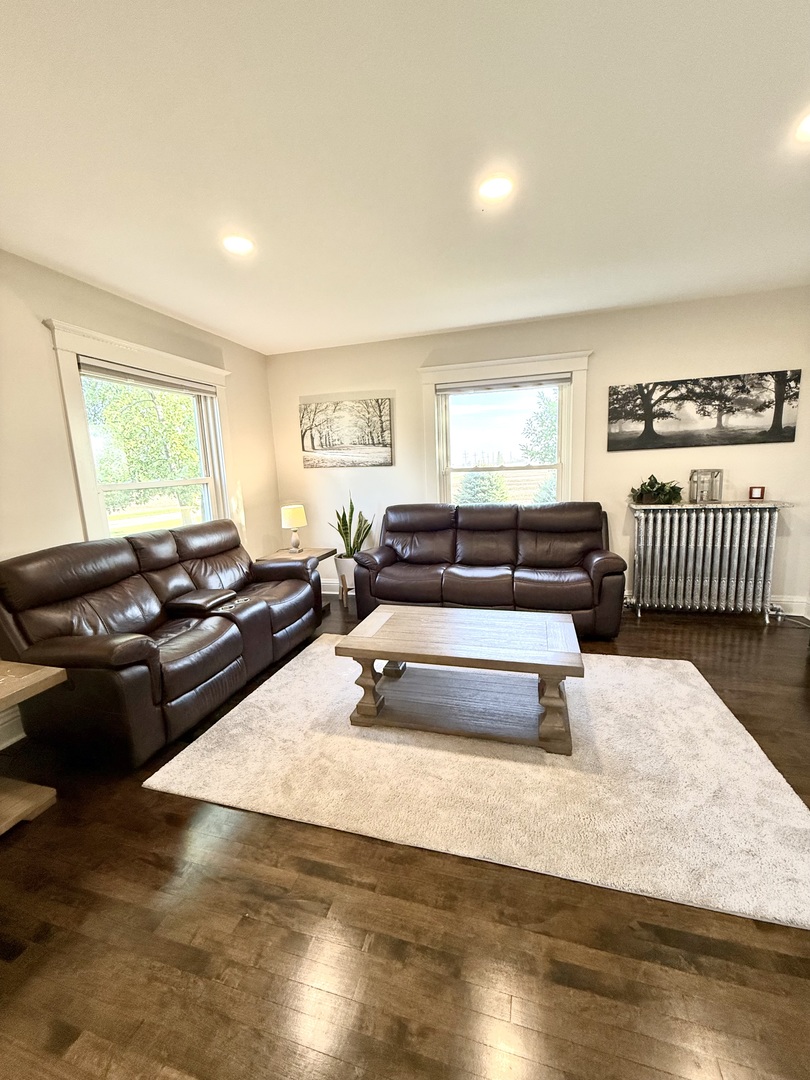 4731 E 10th Road, Earlville, IL 60518
