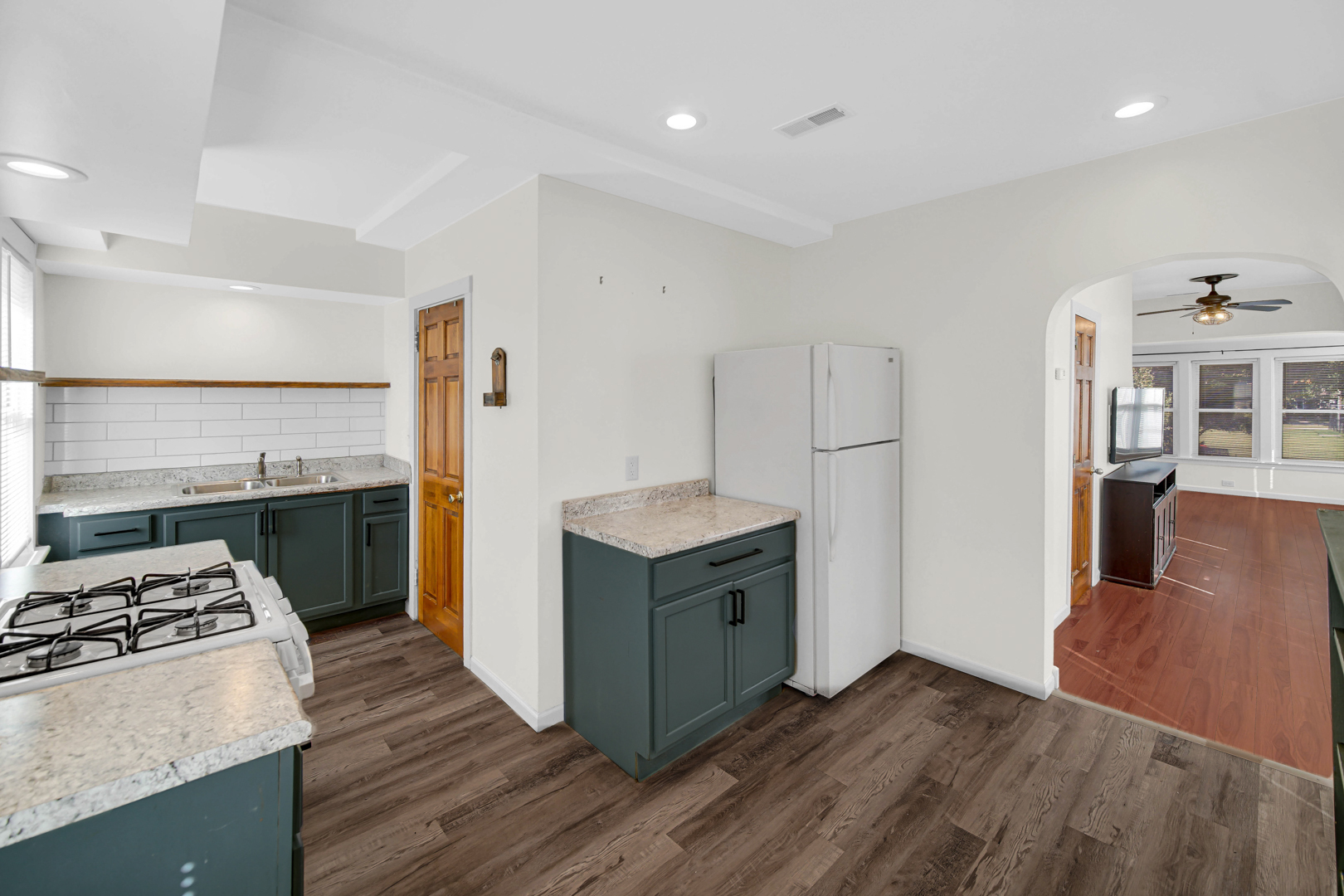 10912 S Avenue J, Chicago, IL 60617
