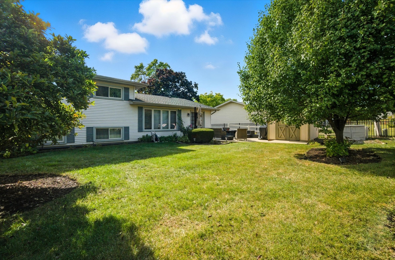232 W Beech Drive, Schaumburg, IL 60193