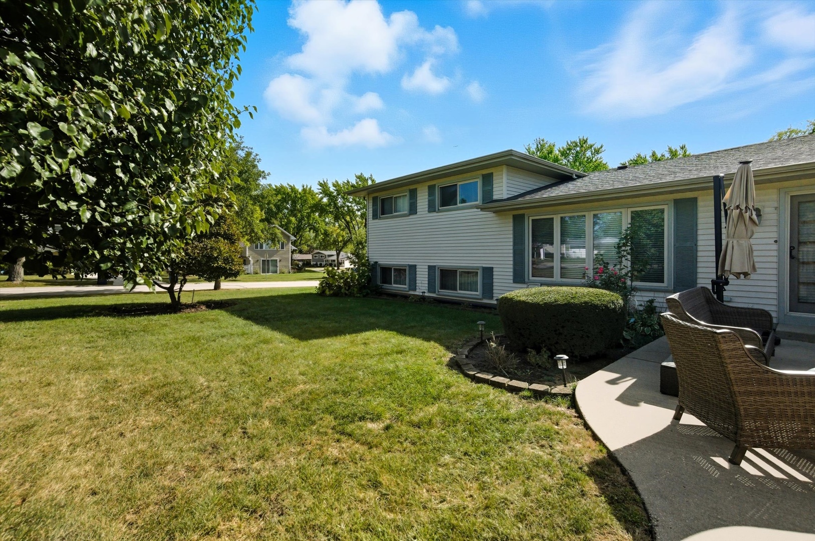 232 W Beech Drive, Schaumburg, IL 60193