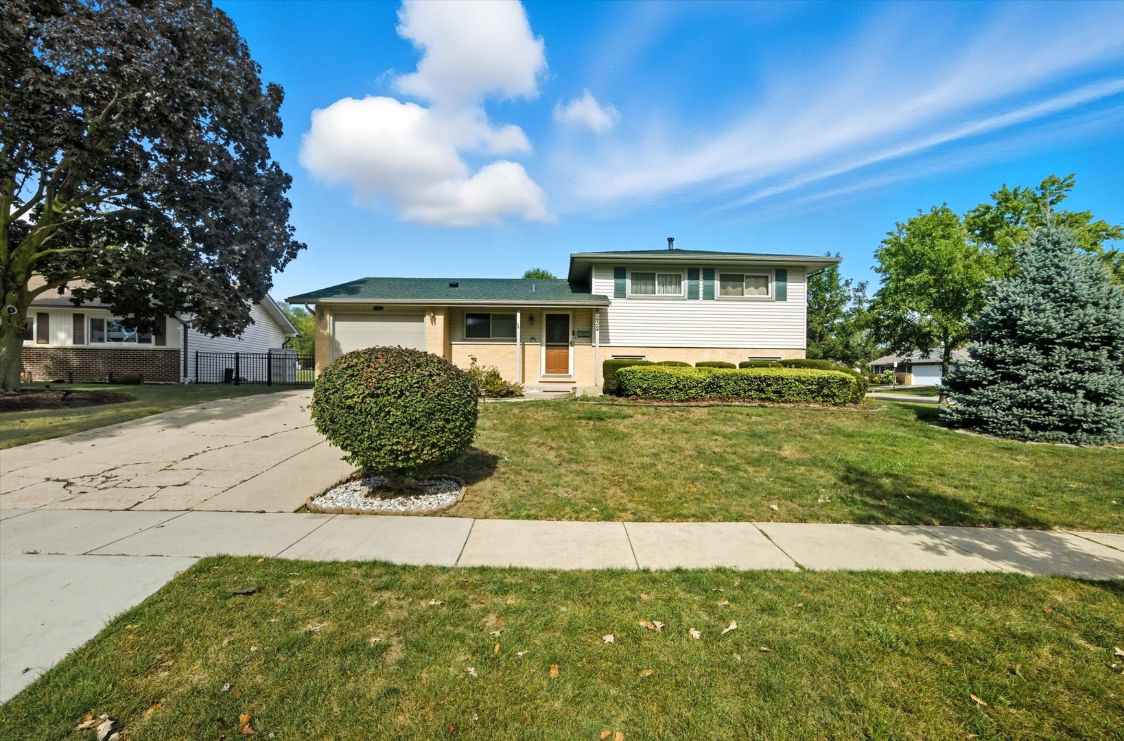 232 W Beech Drive, Schaumburg, IL 60193