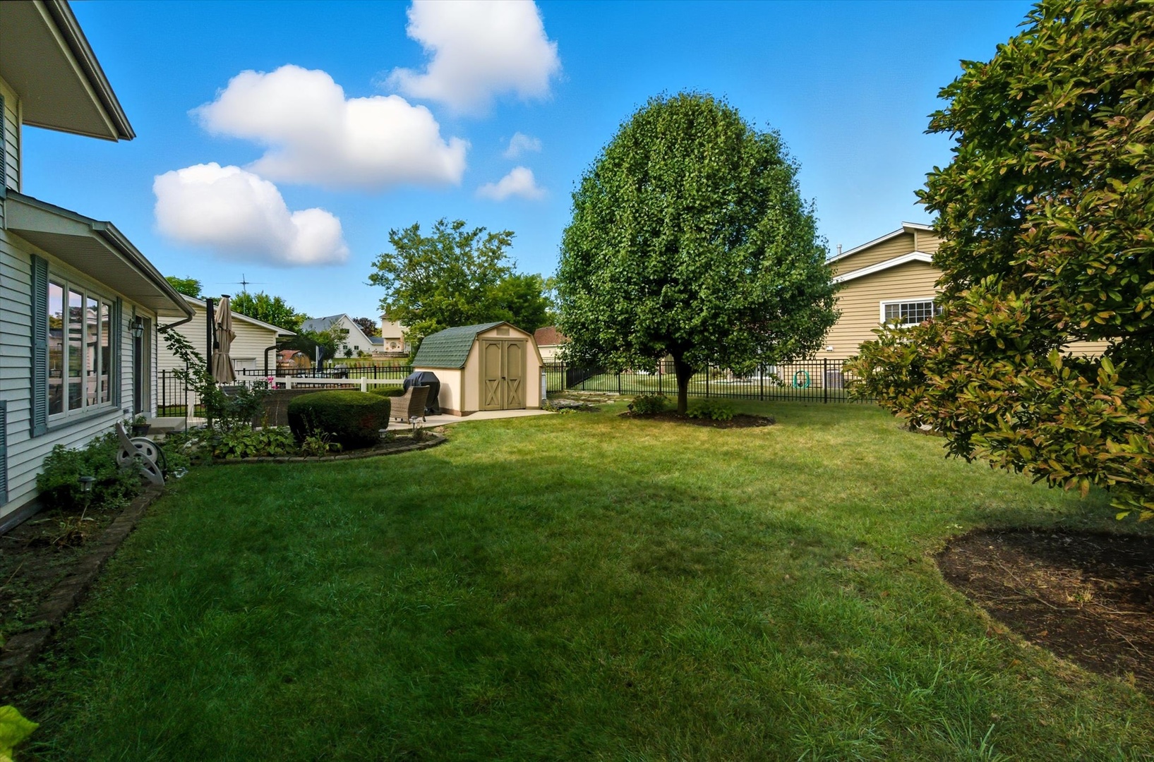 232 W Beech Drive, Schaumburg, IL 60193