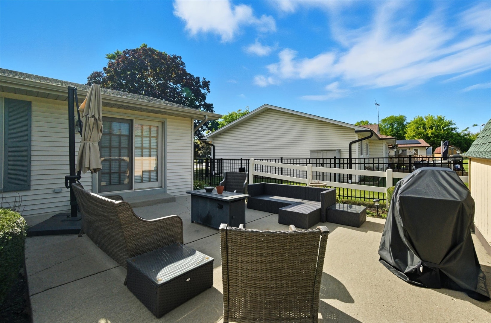 232 W Beech Drive, Schaumburg, IL 60193