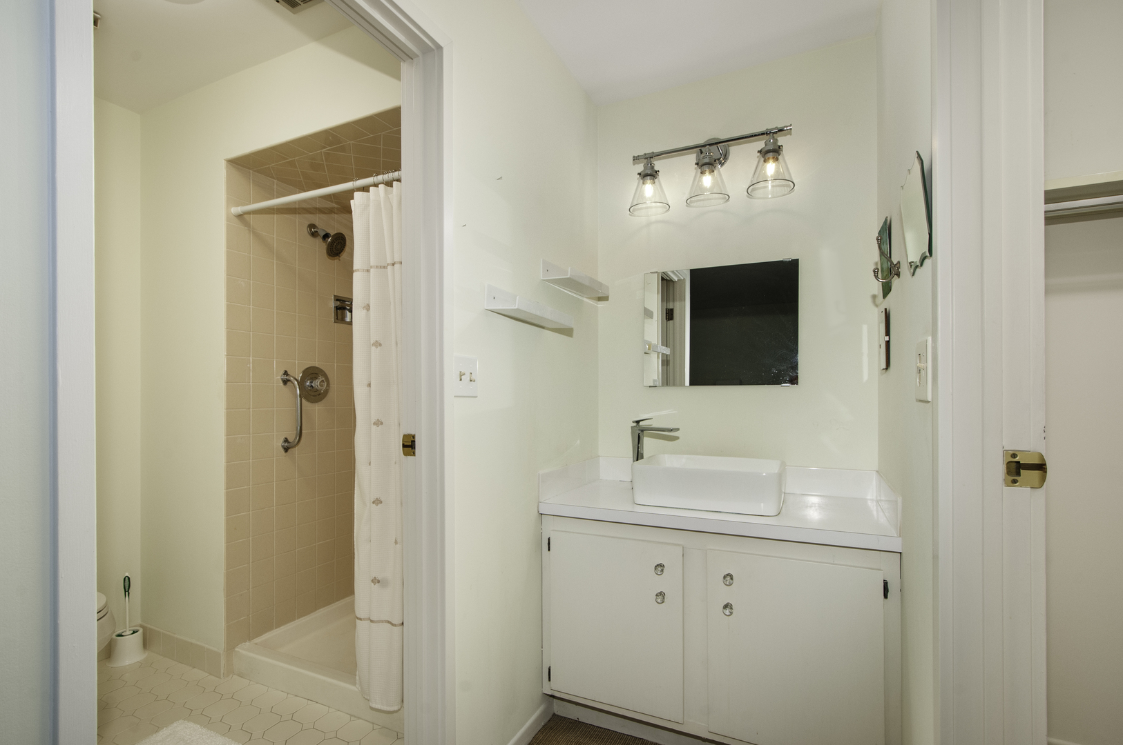 7515 Nantucket Drive #404, Darien, IL 60561
