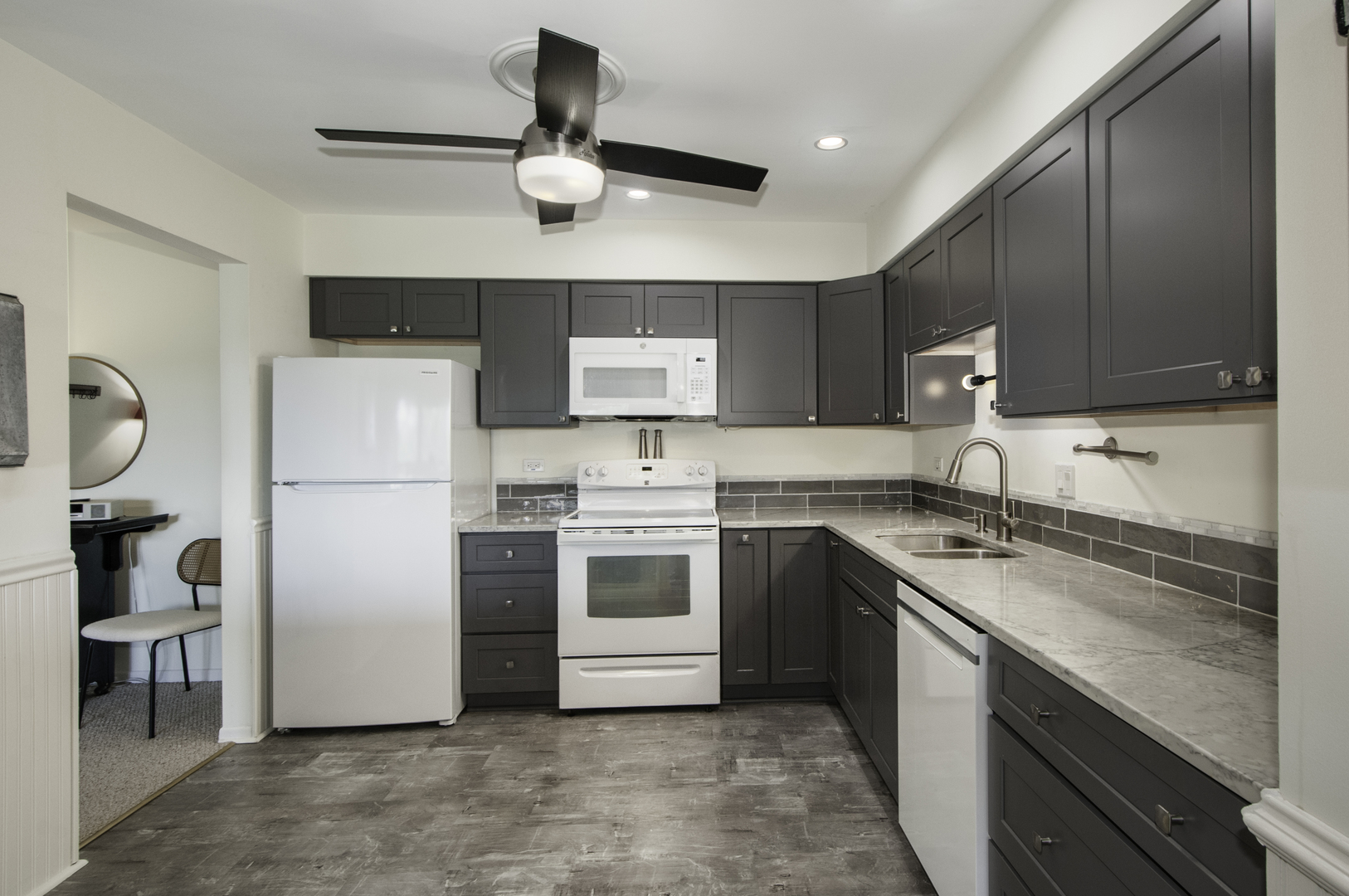 7515 Nantucket Drive #404, Darien, IL 60561