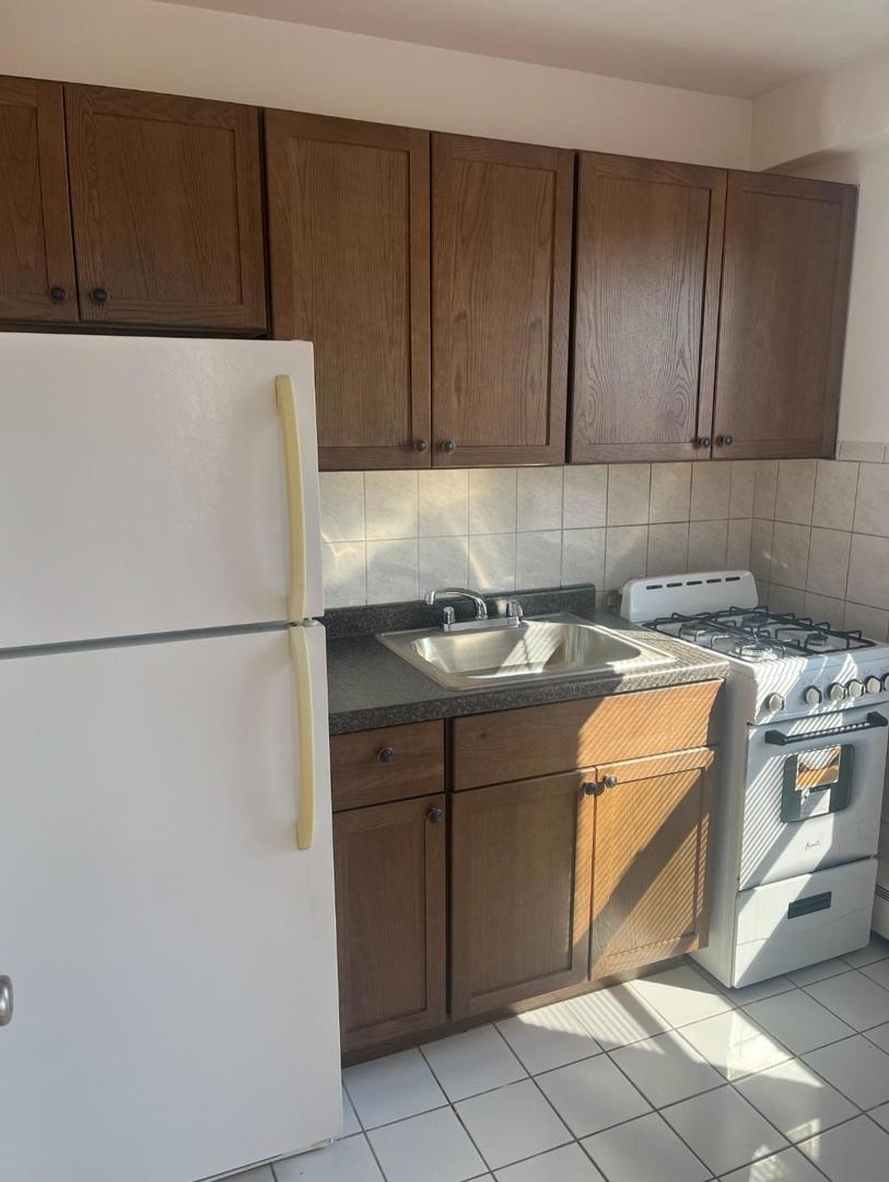 2600 W Berwyn Avenue #403, Chicago, IL 60625