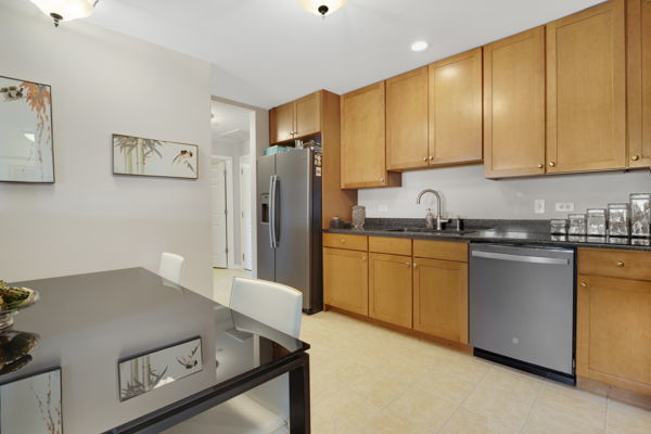 855 E 22nd Street #416, Lombard, IL 60148