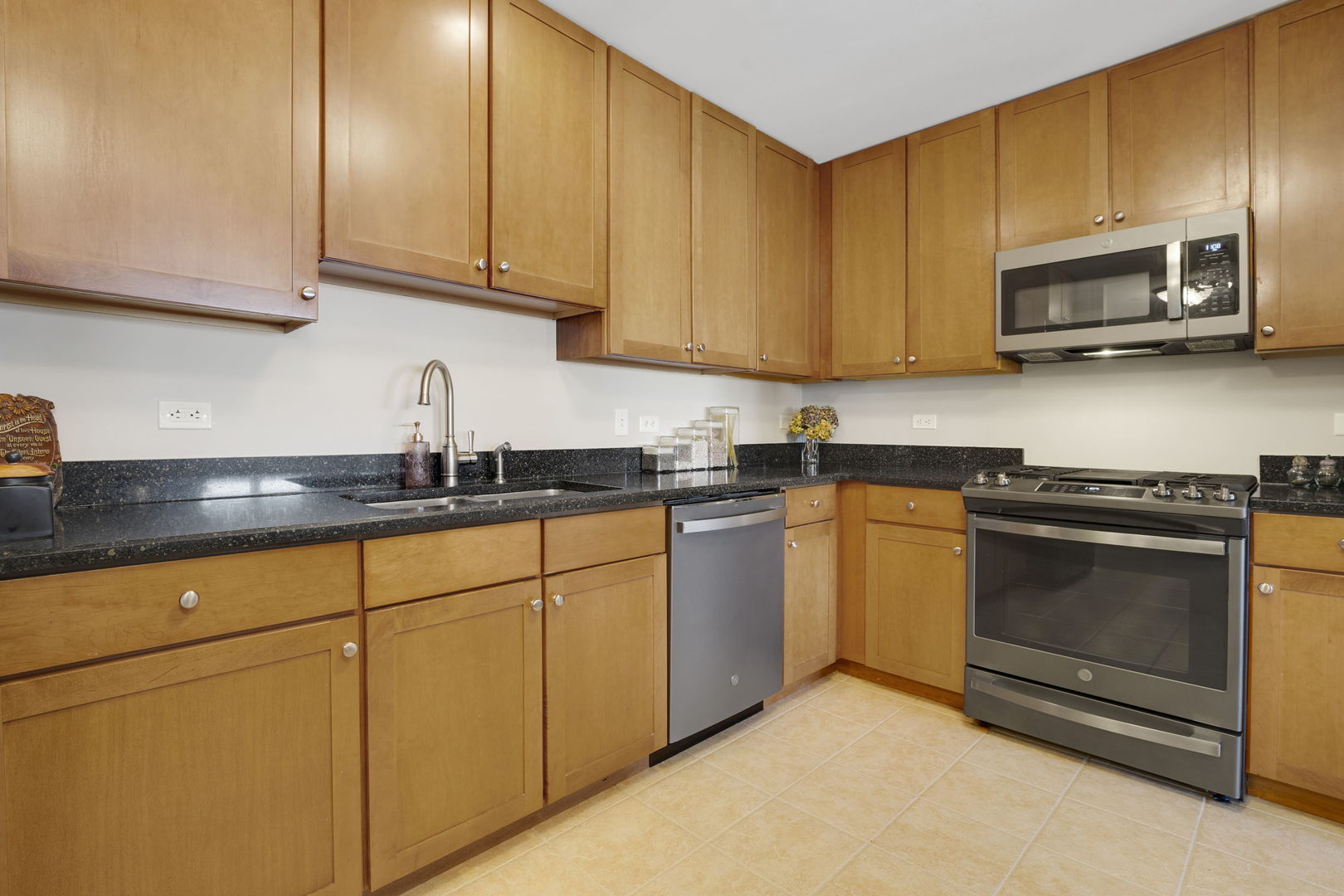 855 E 22nd Street #416, Lombard, IL 60148