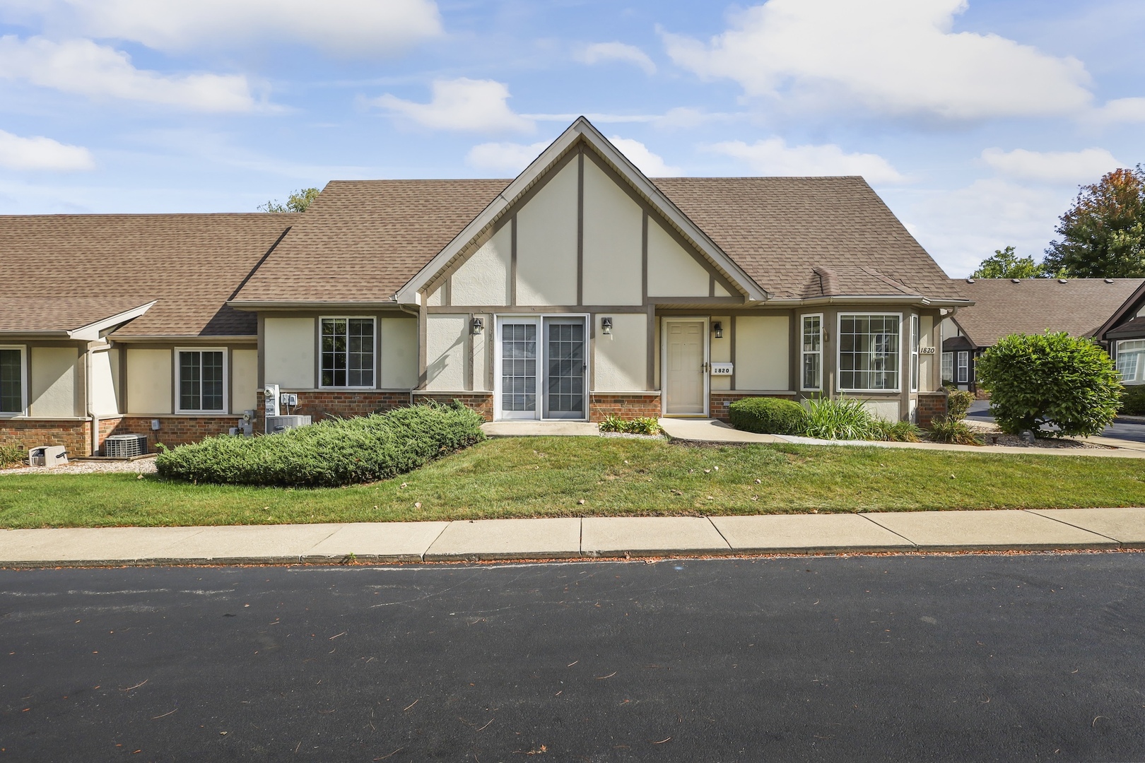 1820 Willow Circle Drive #1820, Crest Hill, IL 60403