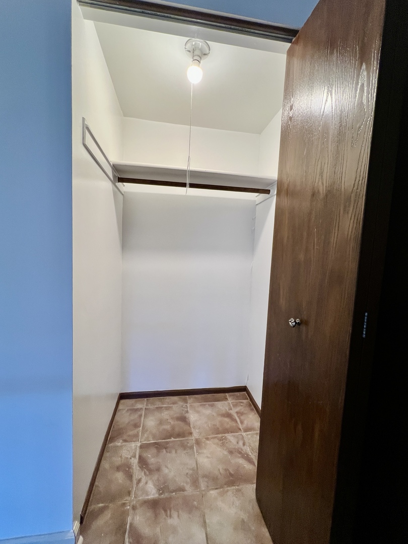 5985 Lakeside Place #302, Tinley Park, IL 60477