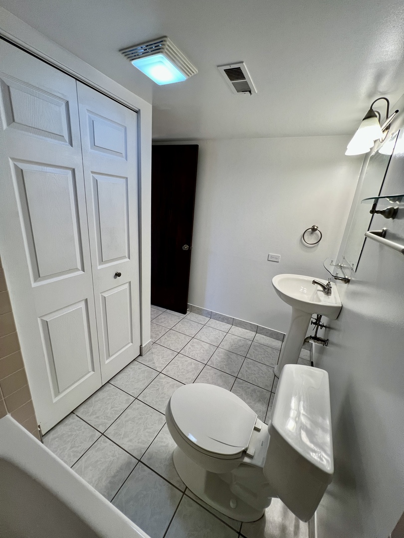 5985 Lakeside Place #302, Tinley Park, IL 60477