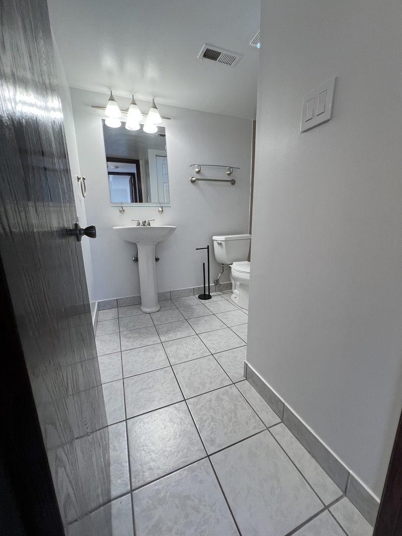 5985 Lakeside Place #302, Tinley Park, IL 60477