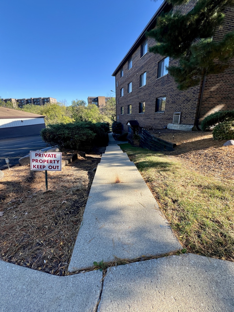 5985 Lakeside Place #302, Tinley Park, IL 60477