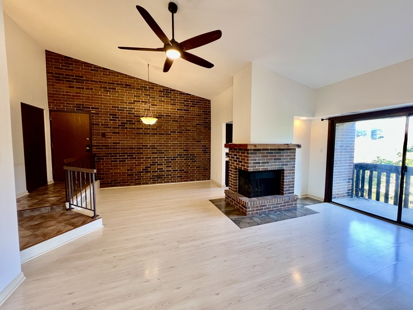 5985 Lakeside Place #302, Tinley Park, IL 60477