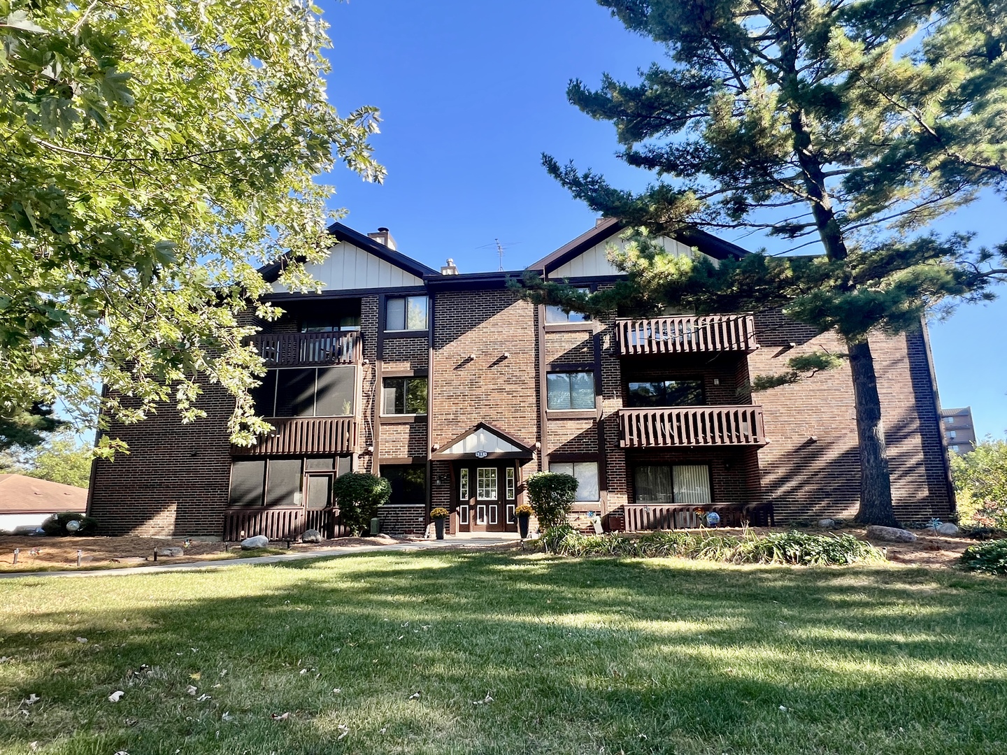 5985 Lakeside Place #302, Tinley Park, IL 60477