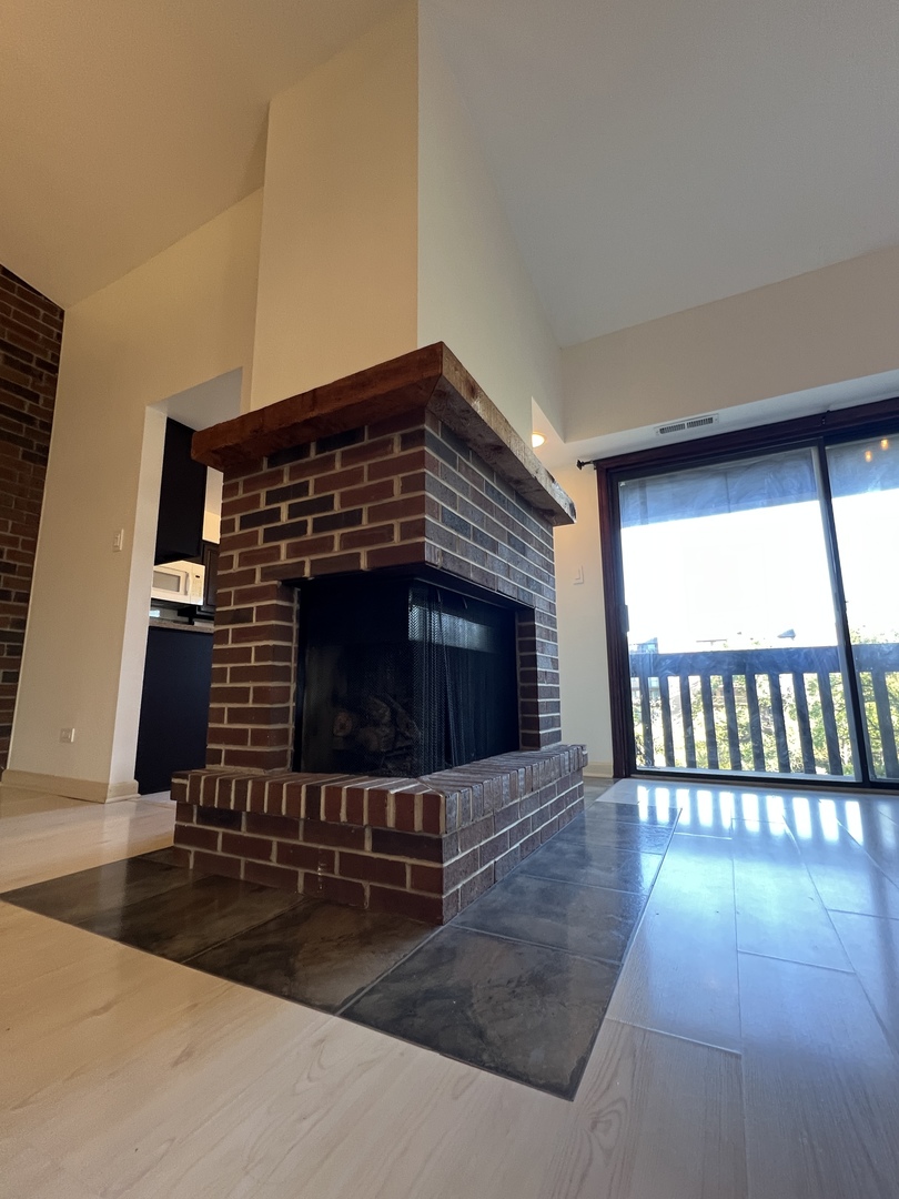 5985 Lakeside Place #302, Tinley Park, IL 60477