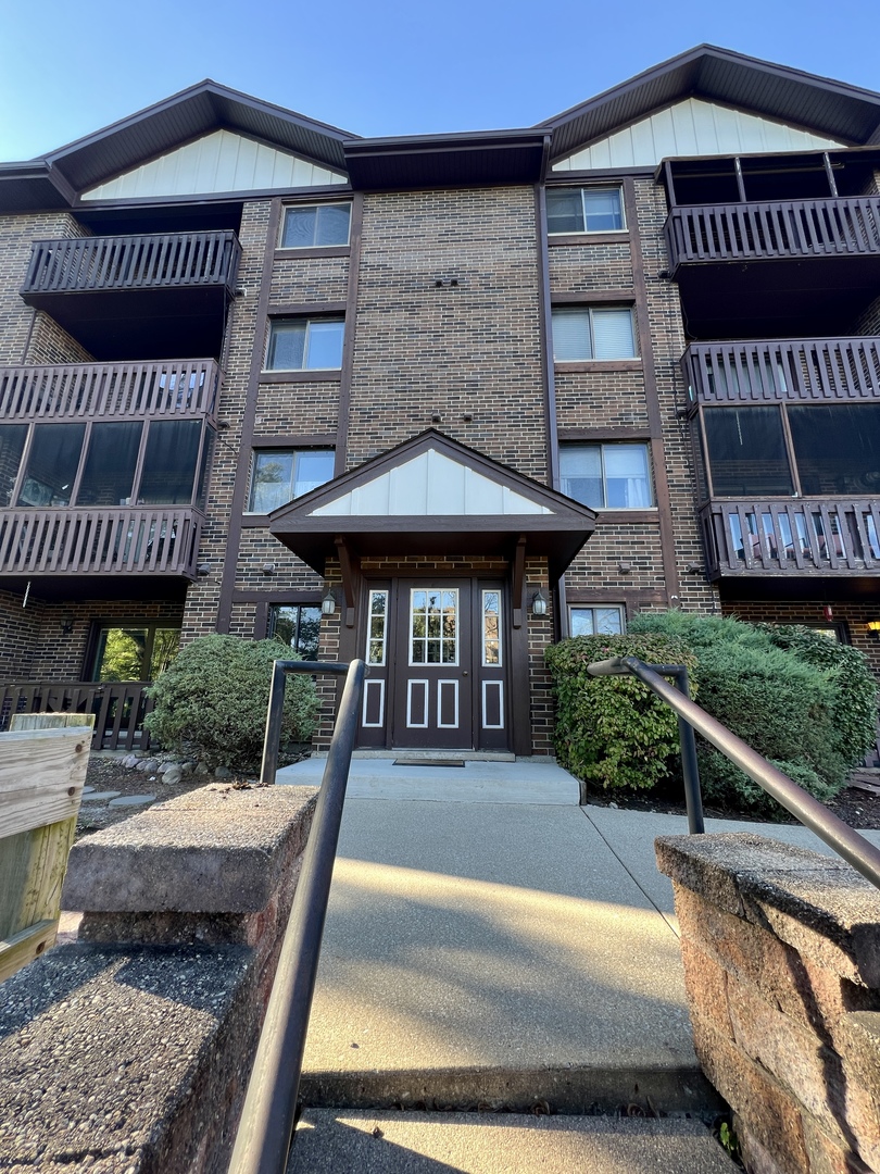 5985 Lakeside Place #302, Tinley Park, IL 60477