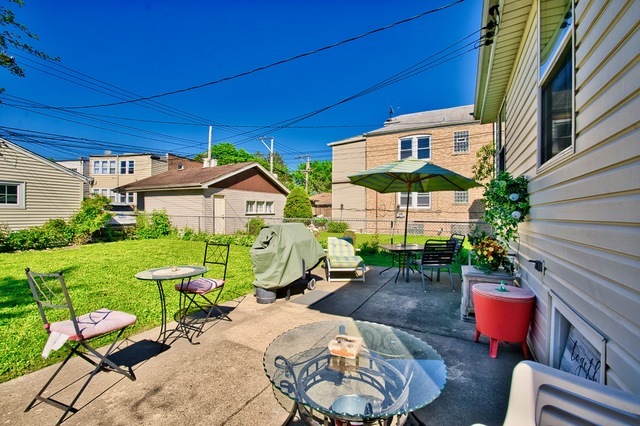 5728 W Higgins Avenue, Chicago, IL 60630