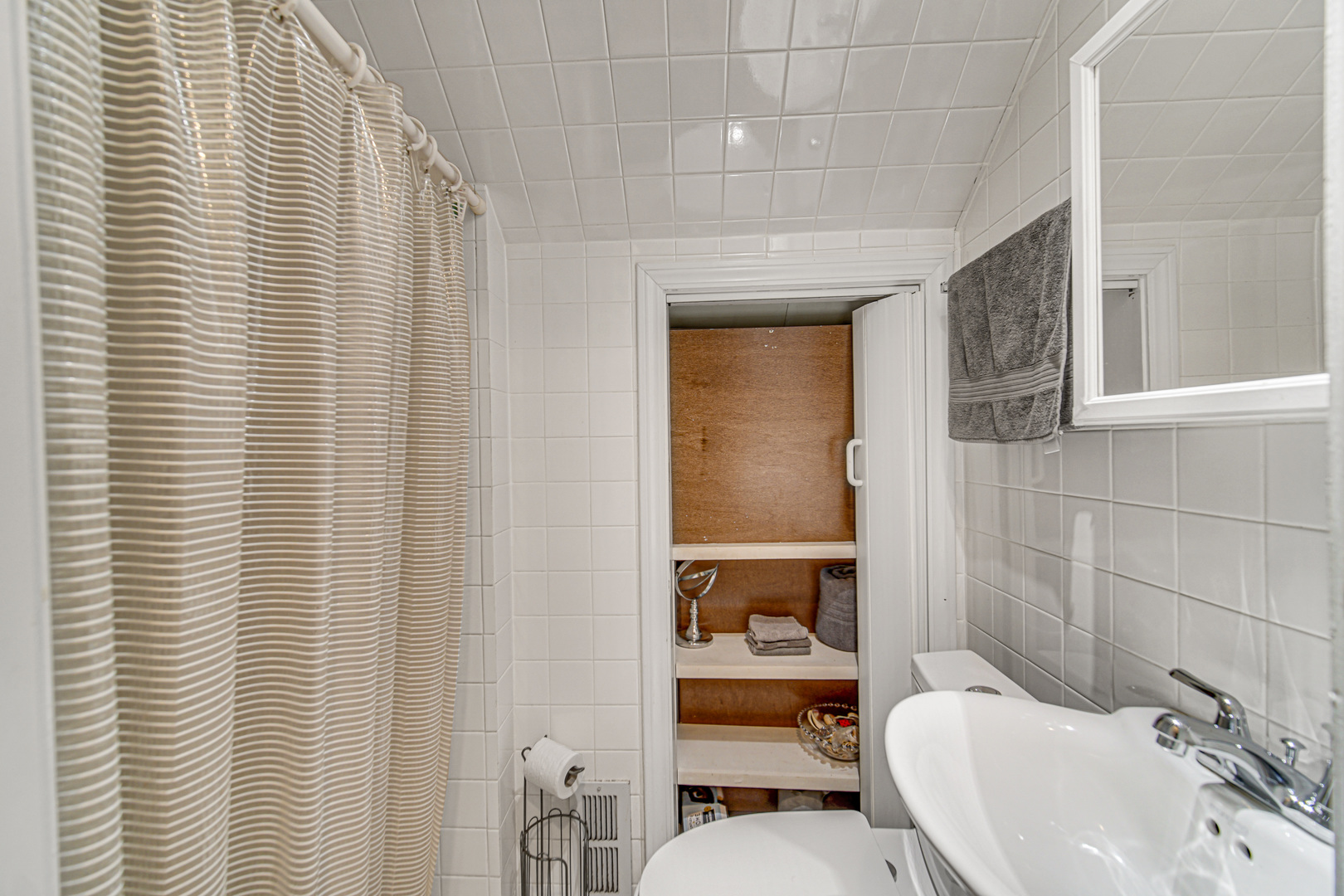 5728 W Higgins Avenue, Chicago, IL 60630