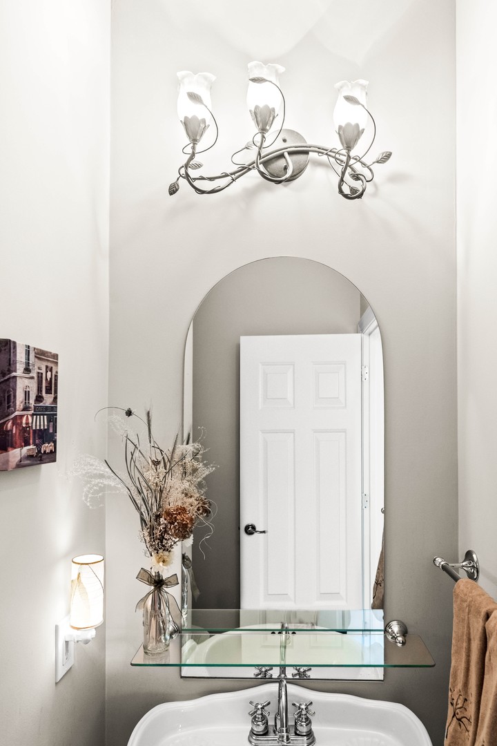 3 Strawberry Road, Bloomington, IL 61704