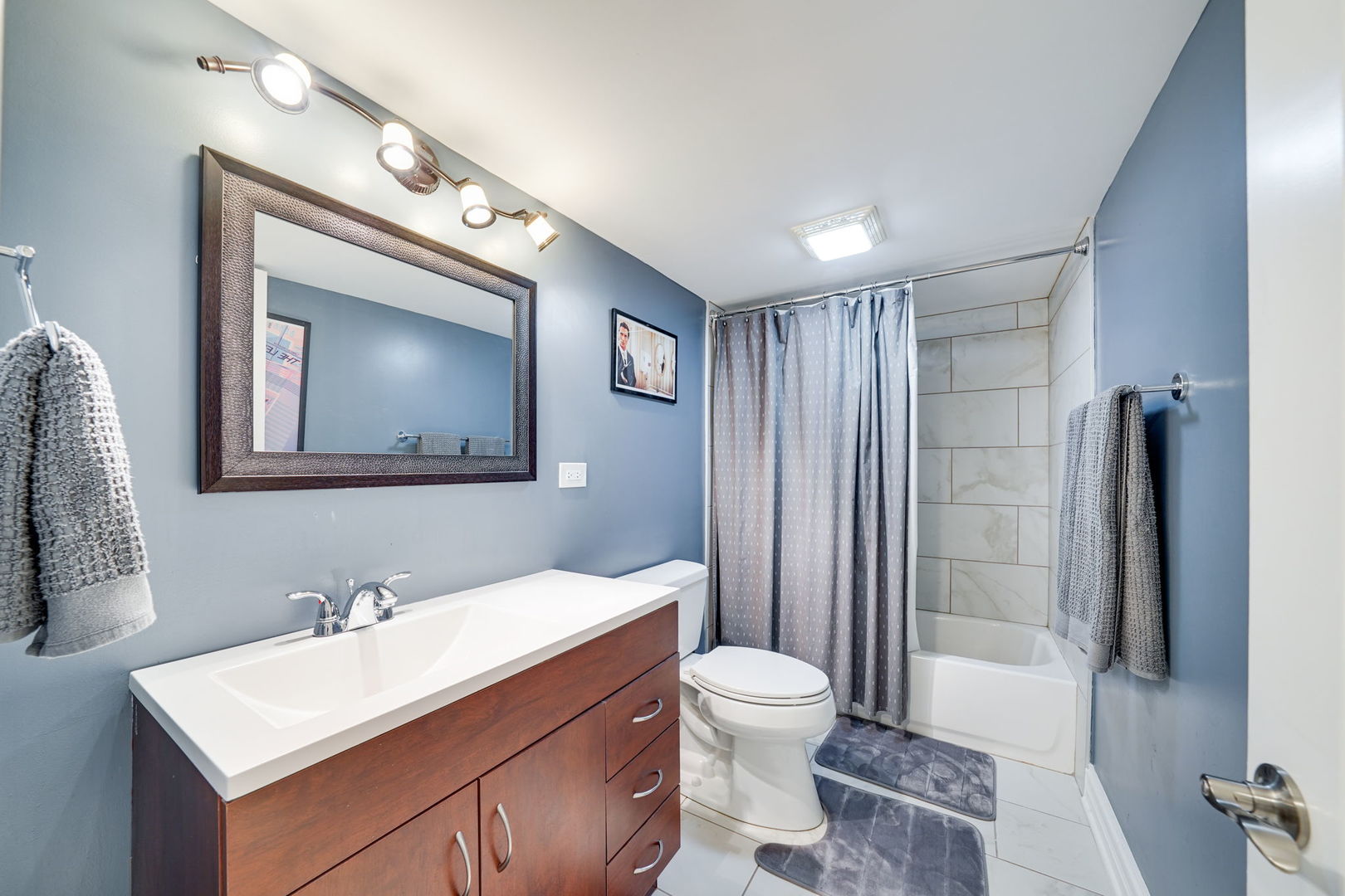 1107 E Prairie Avenue, Des Plaines, IL 60016