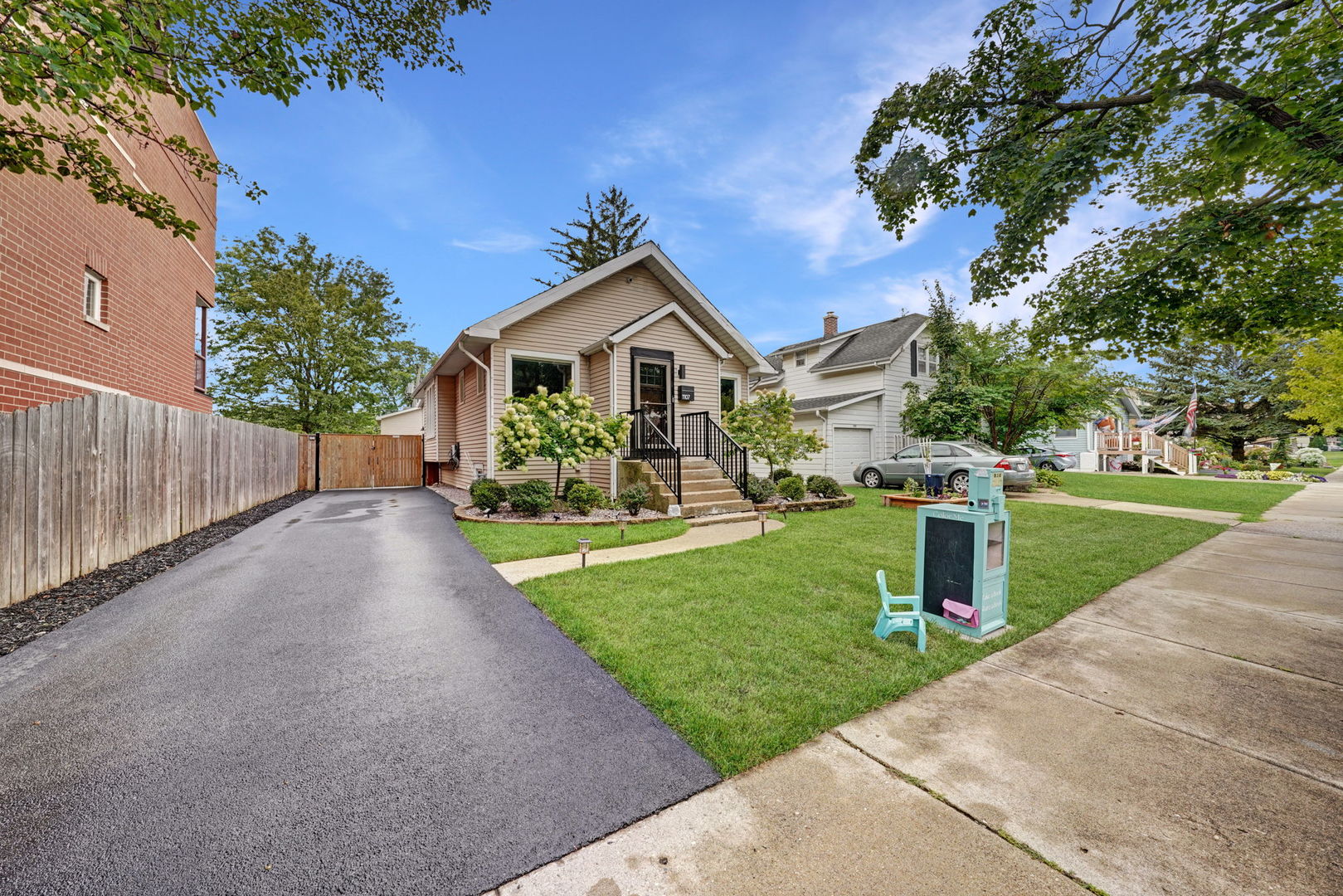 1107 E Prairie Avenue, Des Plaines, IL 60016