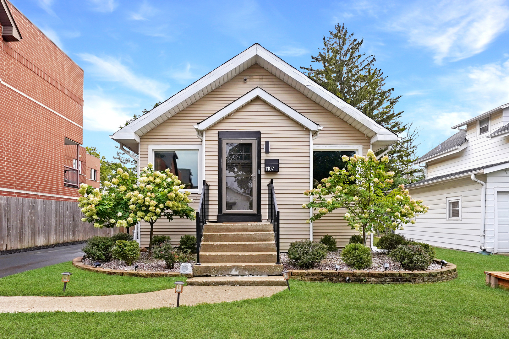 1107 E Prairie Avenue, Des Plaines, IL 60016