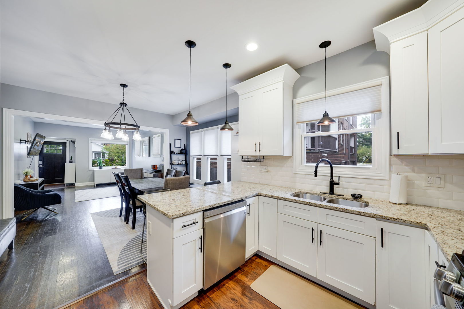 1107 E Prairie Avenue, Des Plaines, IL 60016