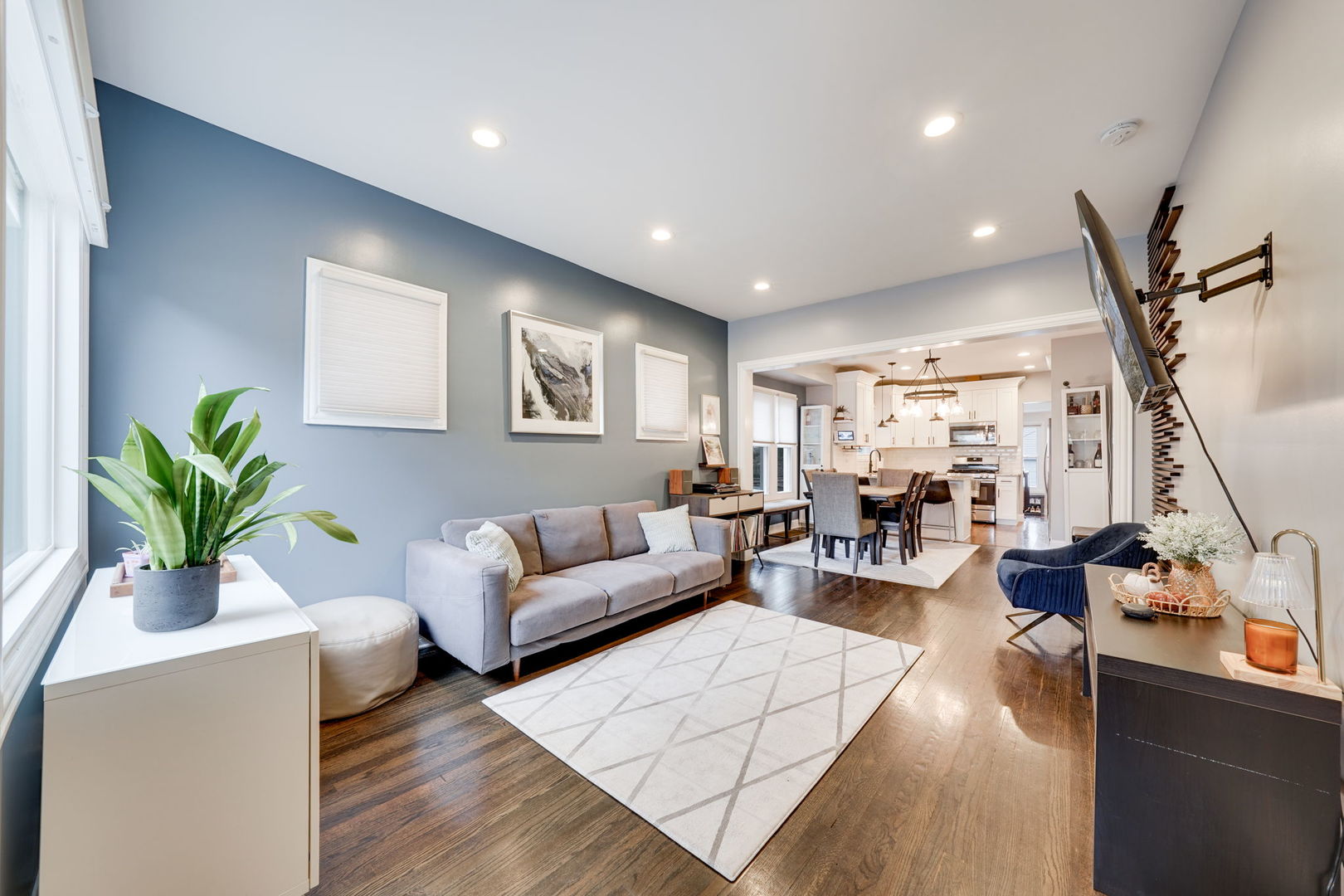 1107 E Prairie Avenue, Des Plaines, IL 60016