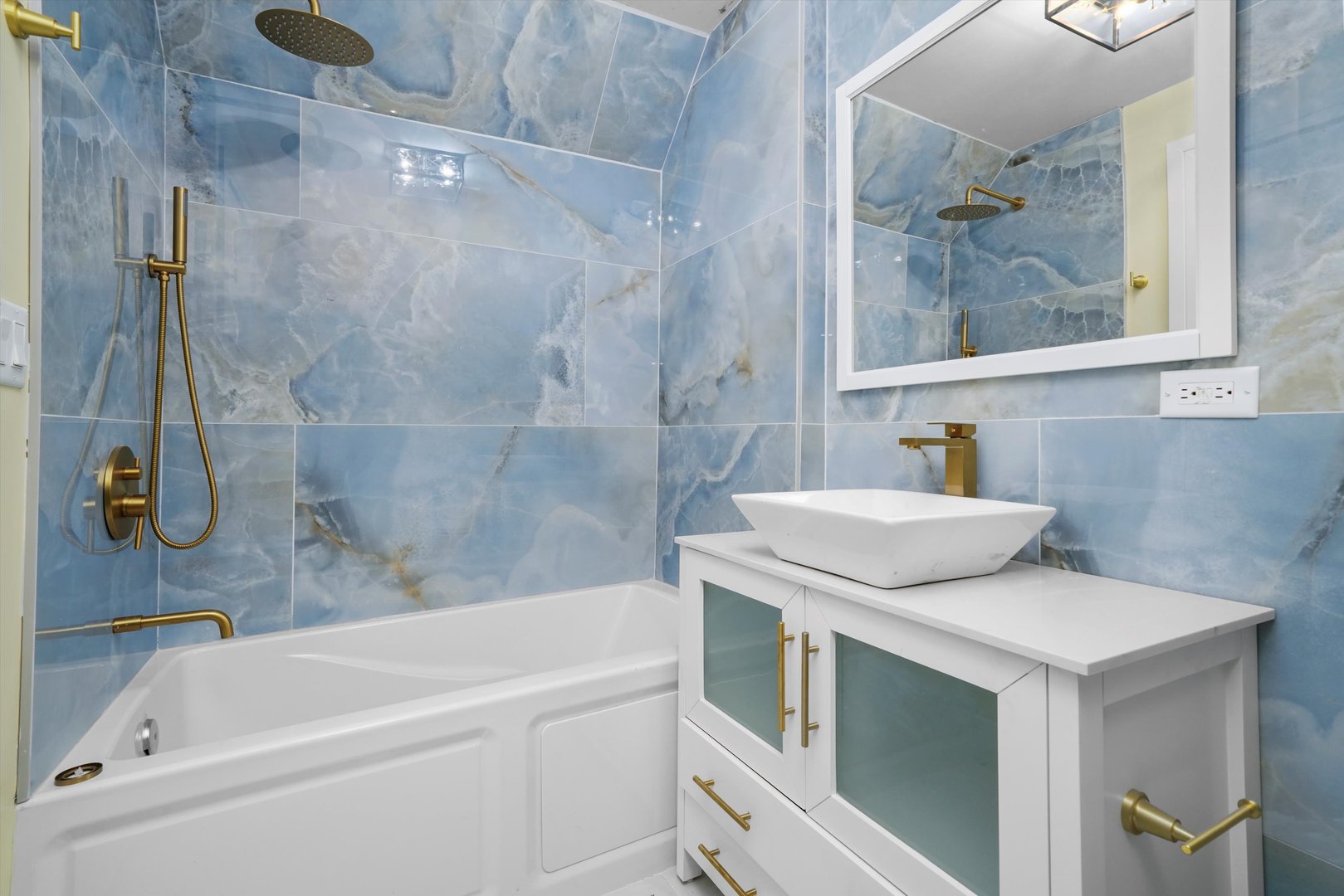 37 N LOCKWOOD Avenue, Chicago, IL 60644