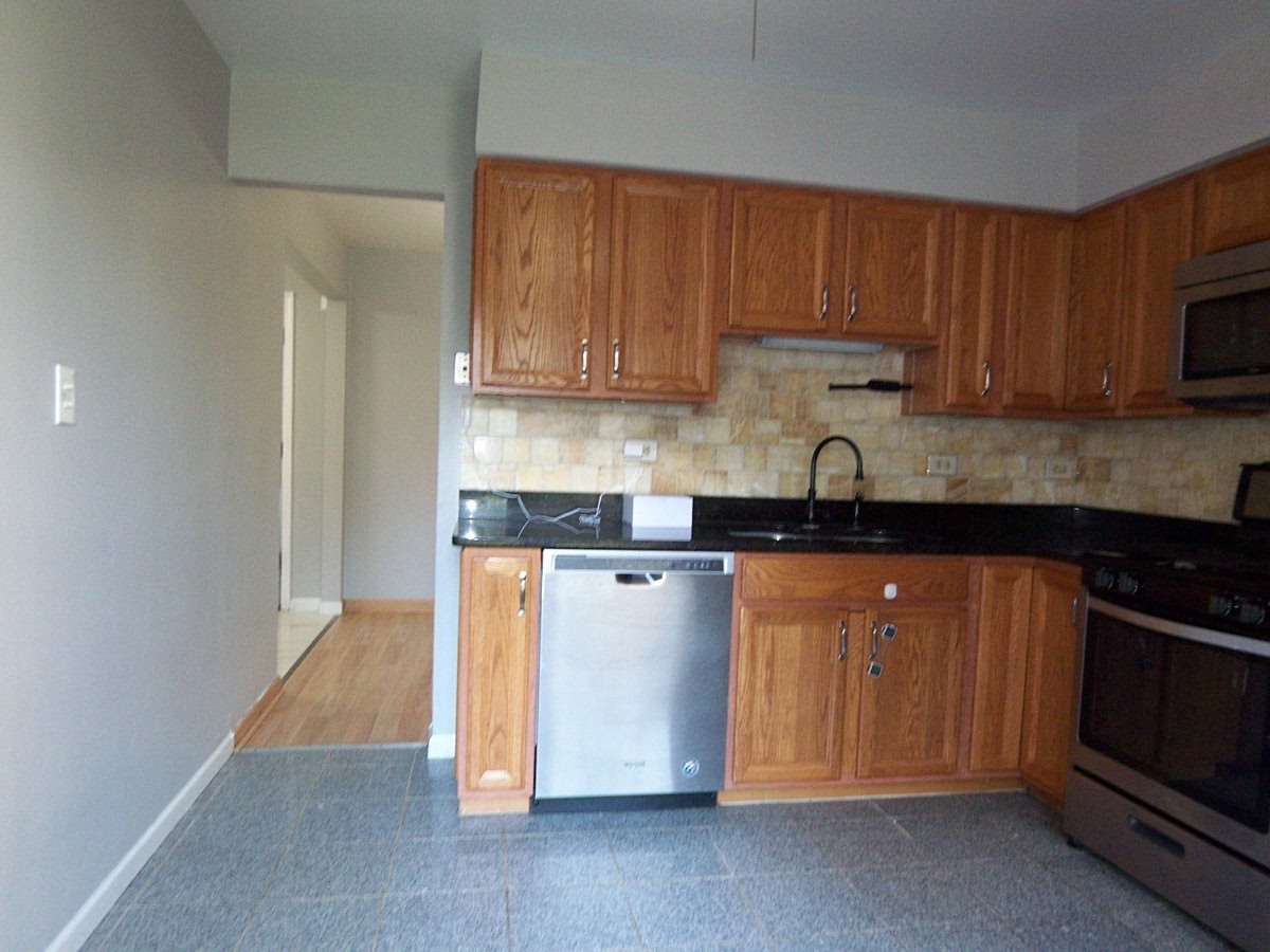 2071 Danbury Place, Hoffman Estates, IL 60169