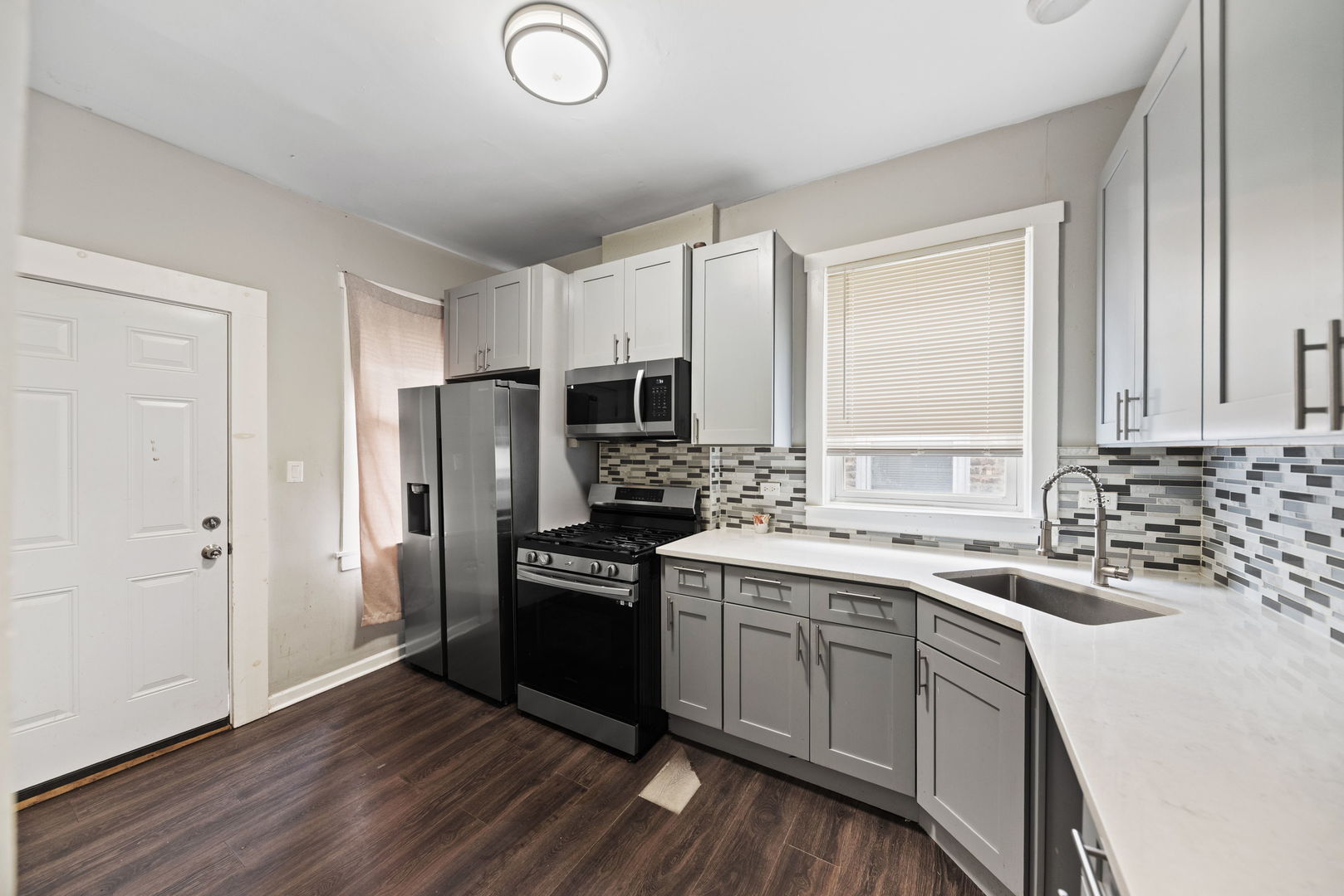 7115 S Champlain Avenue, Chicago, IL 60619