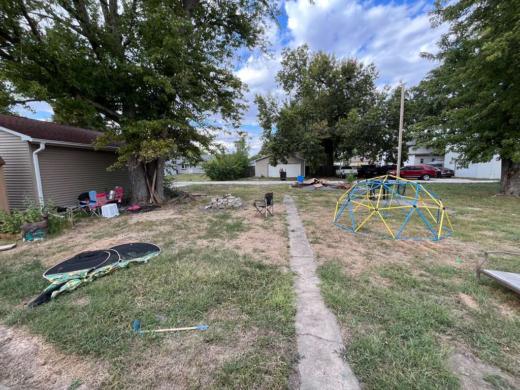 717 W England Street, Taylorville, IL 62568