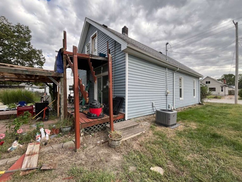 717 W England Street, Taylorville, IL 62568