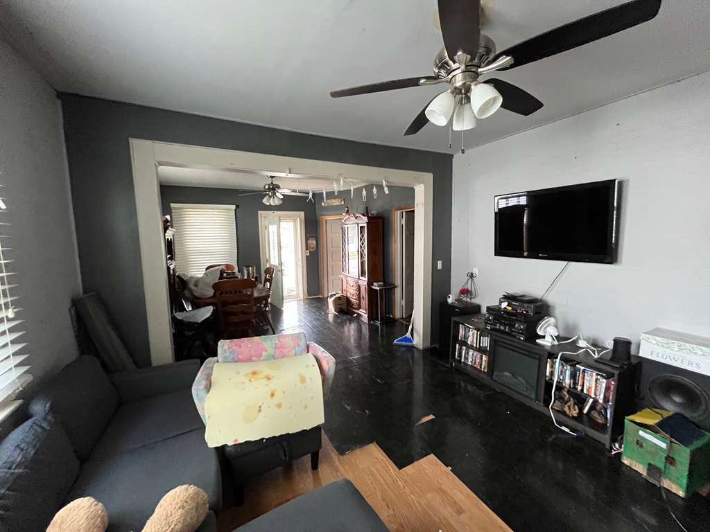 717 W England Street, Taylorville, IL 62568