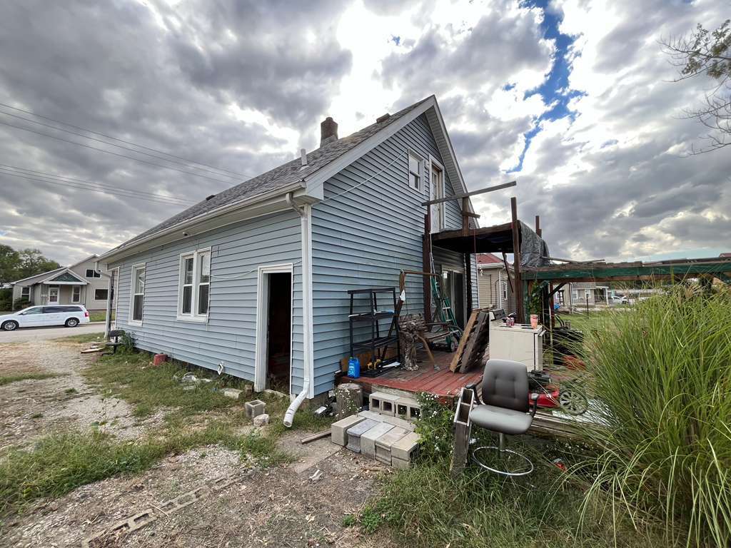 717 W England Street, Taylorville, IL 62568