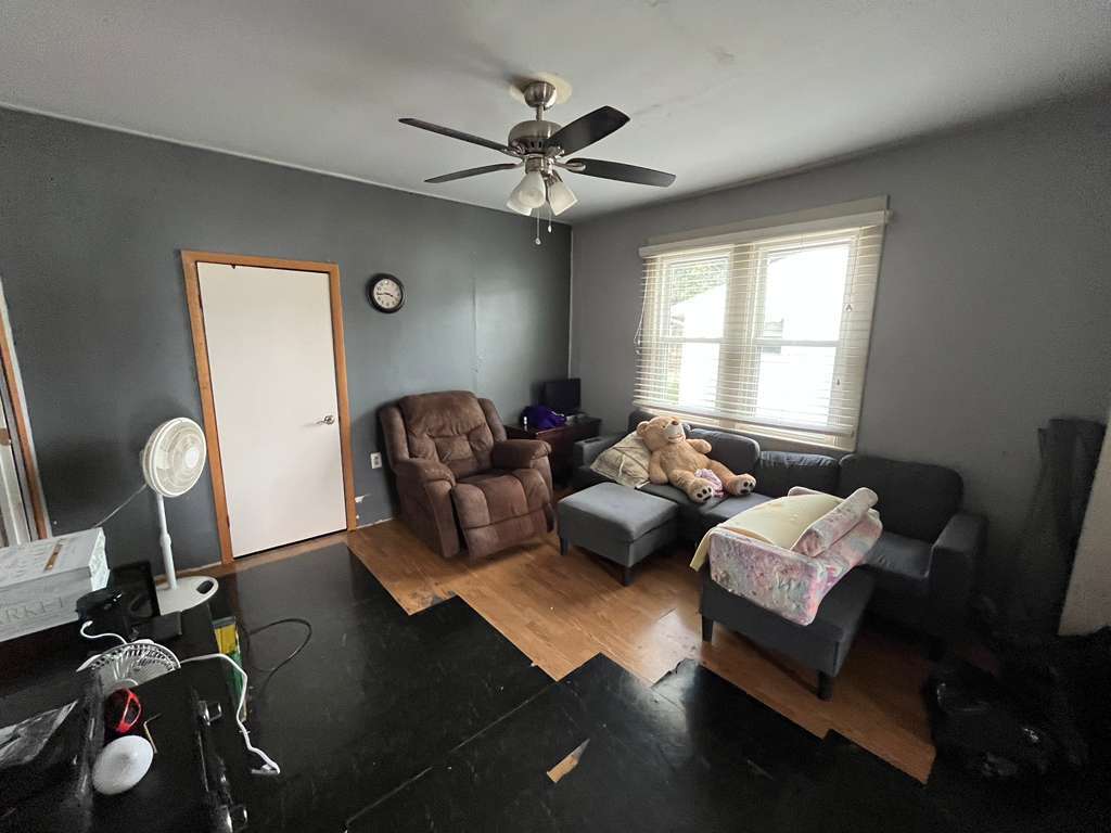 717 W England Street, Taylorville, IL 62568