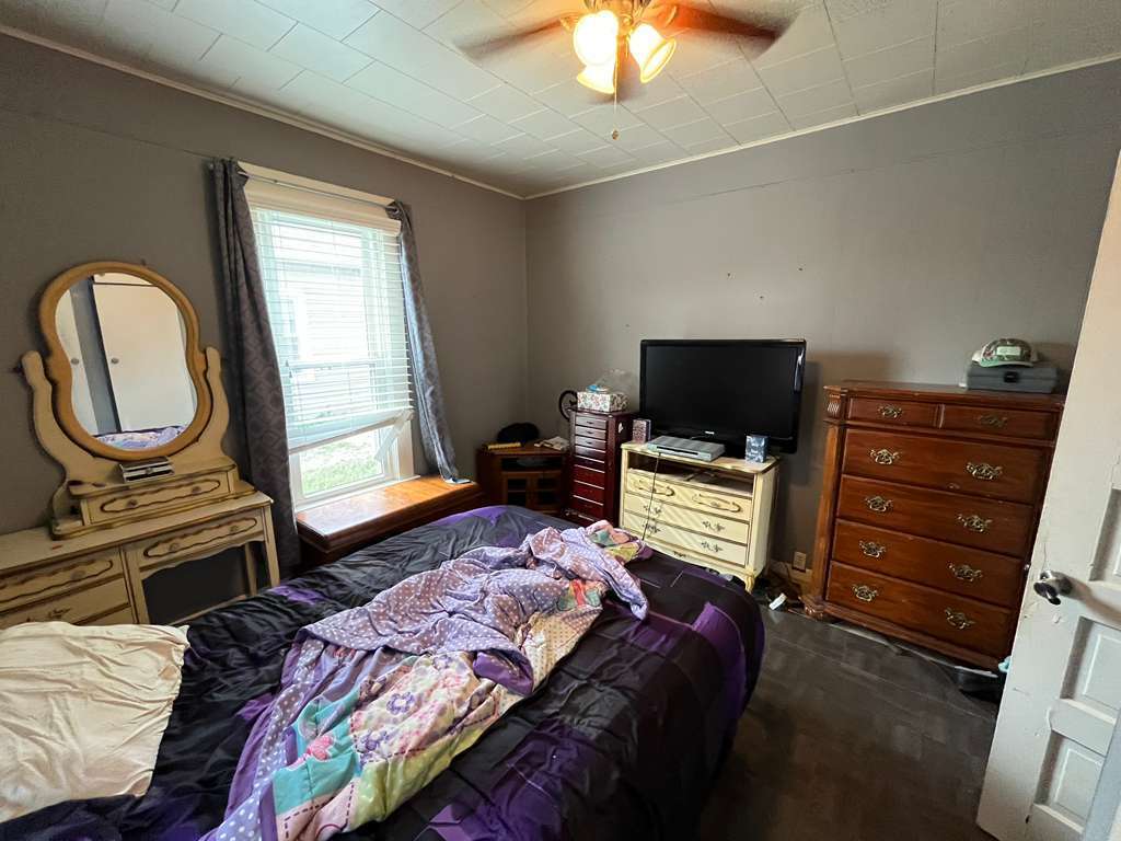 717 W England Street, Taylorville, IL 62568