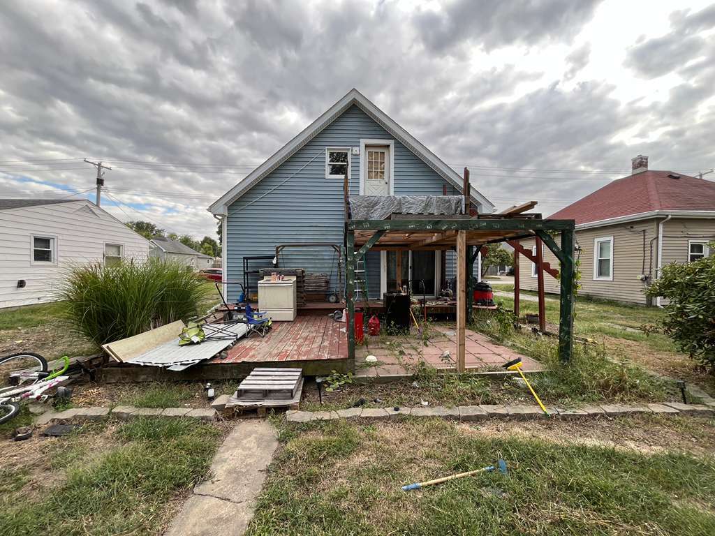 717 W England Street, Taylorville, IL 62568