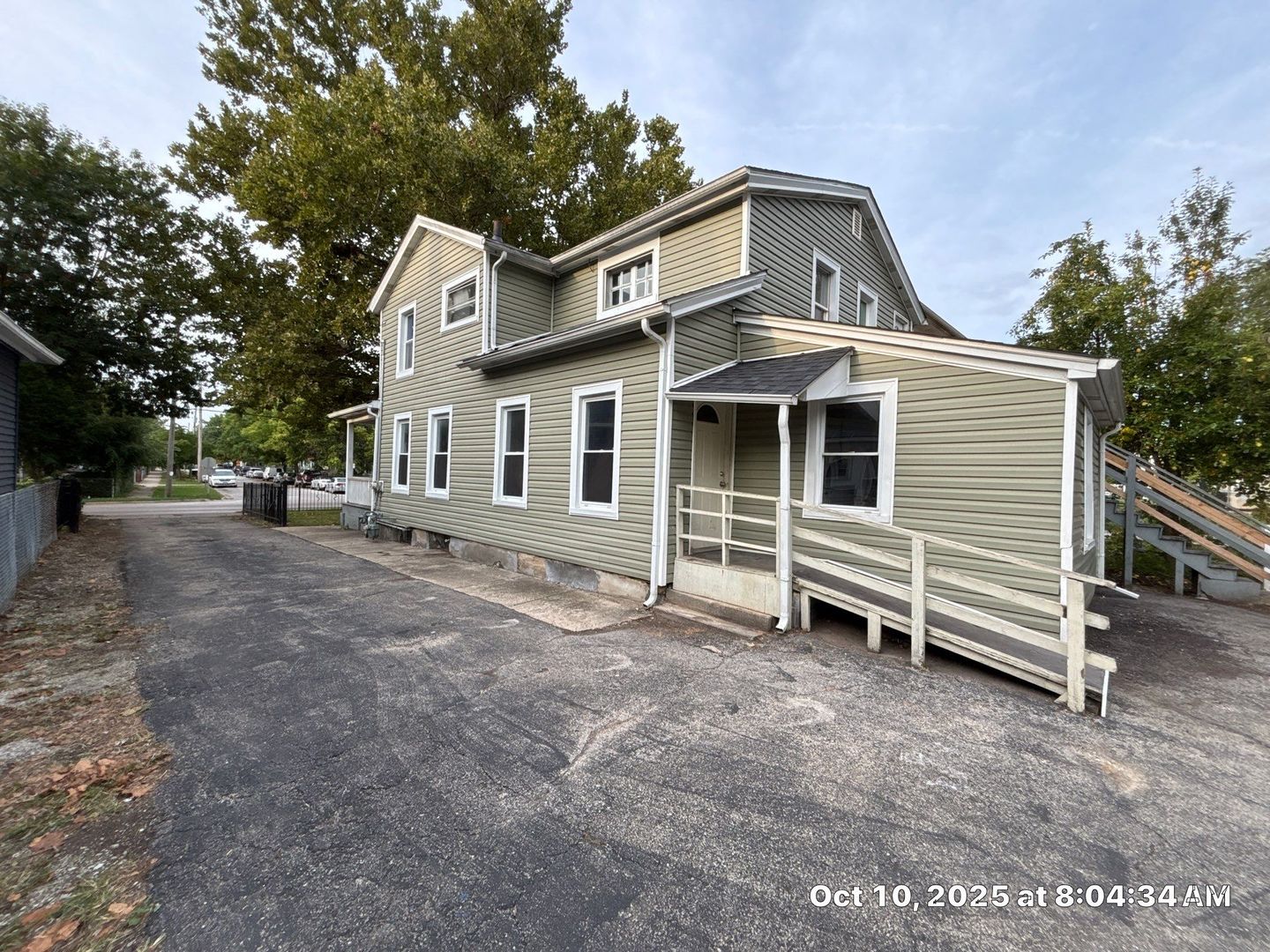 548 E New York Street, Aurora, IL 60505