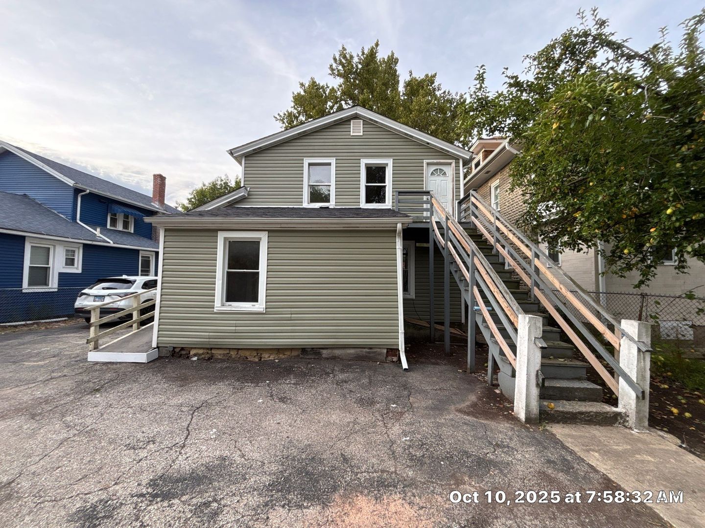 548 E New York Street, Aurora, IL 60505