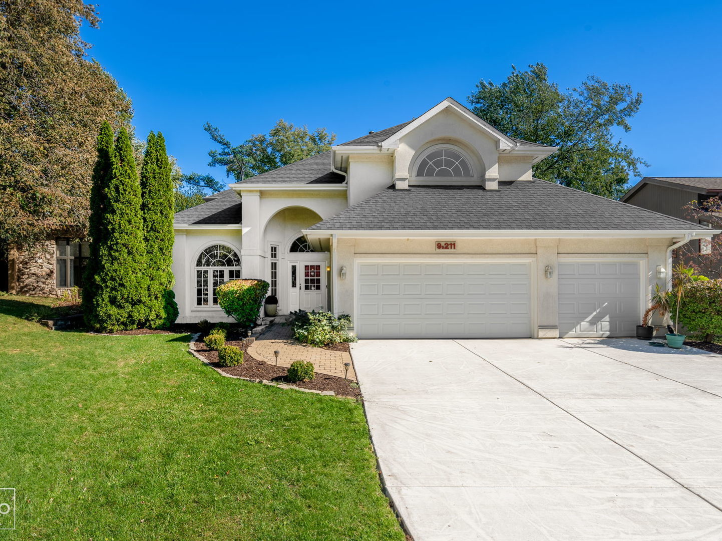 9S211 Graceland Street, Downers Grove, IL 60516
