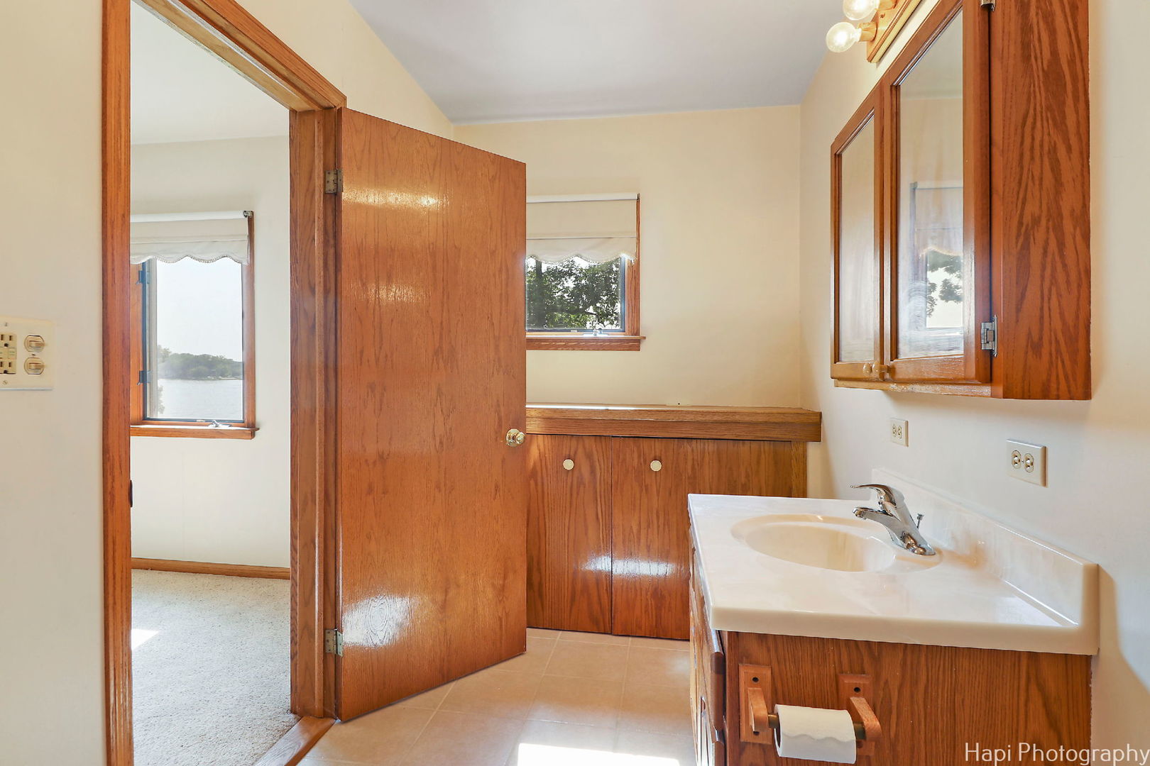 42385 N Woodbine Avenue, Antioch, IL 60002