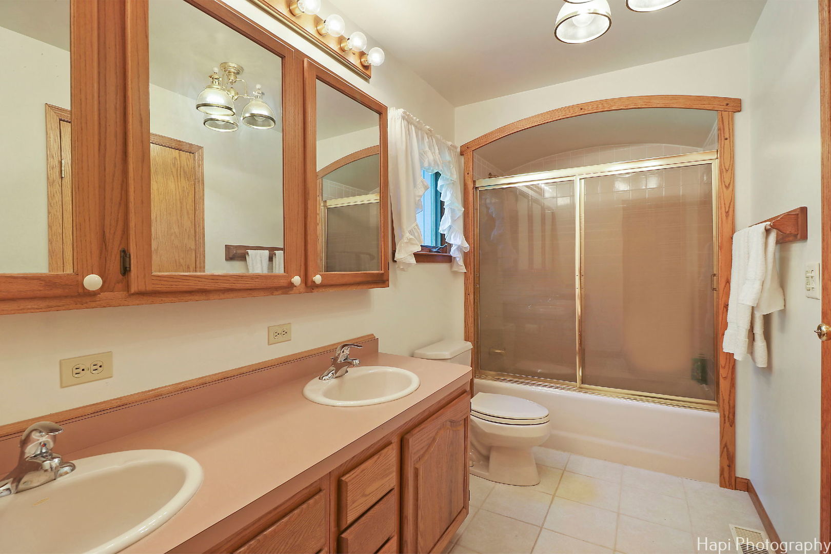 42385 N Woodbine Avenue, Antioch, IL 60002