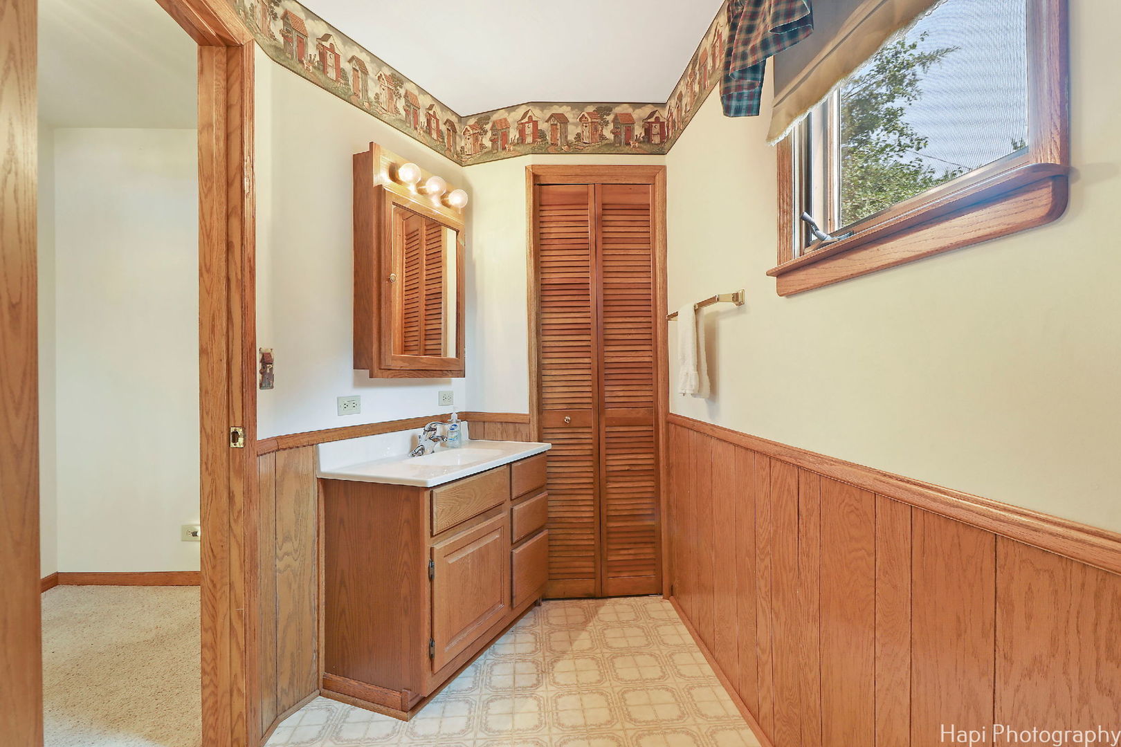 42385 N Woodbine Avenue, Antioch, IL 60002